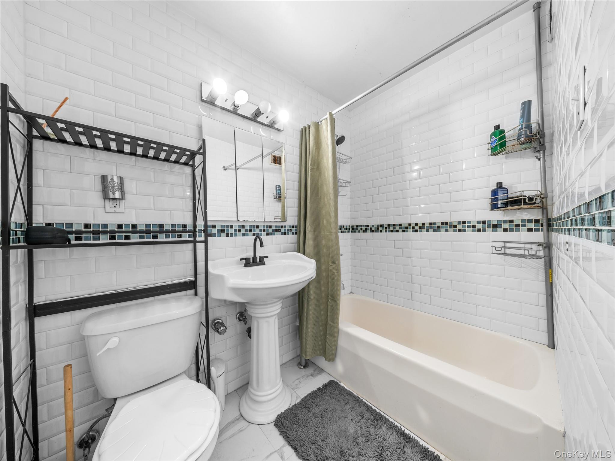 Condo Leverich Queens, NY 11372, MLS-961244-16