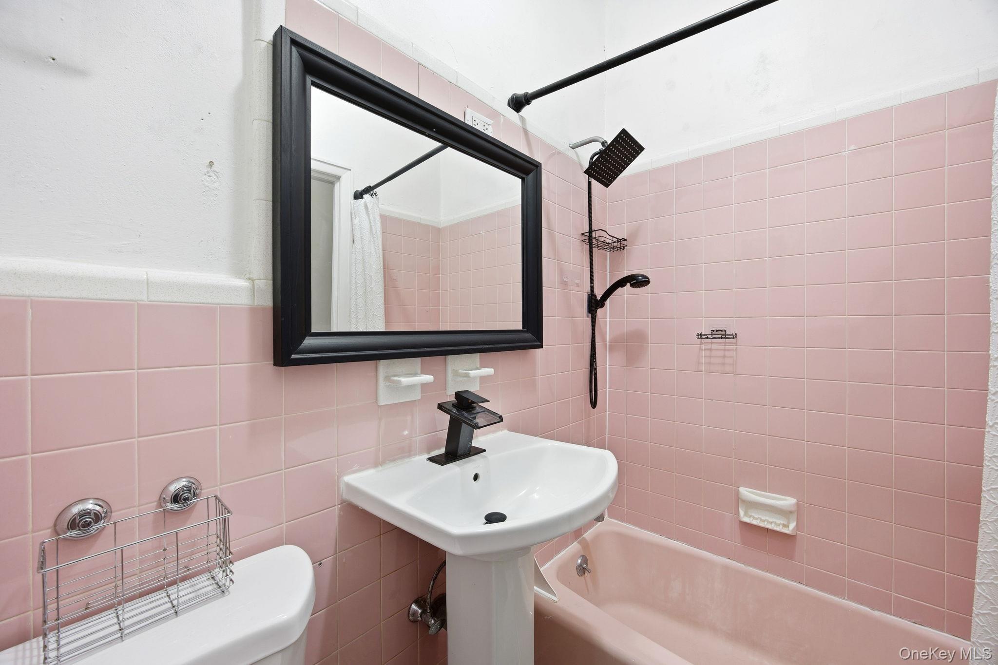 Single Family Putnam Queens, NY 11385, MLS-961248-16