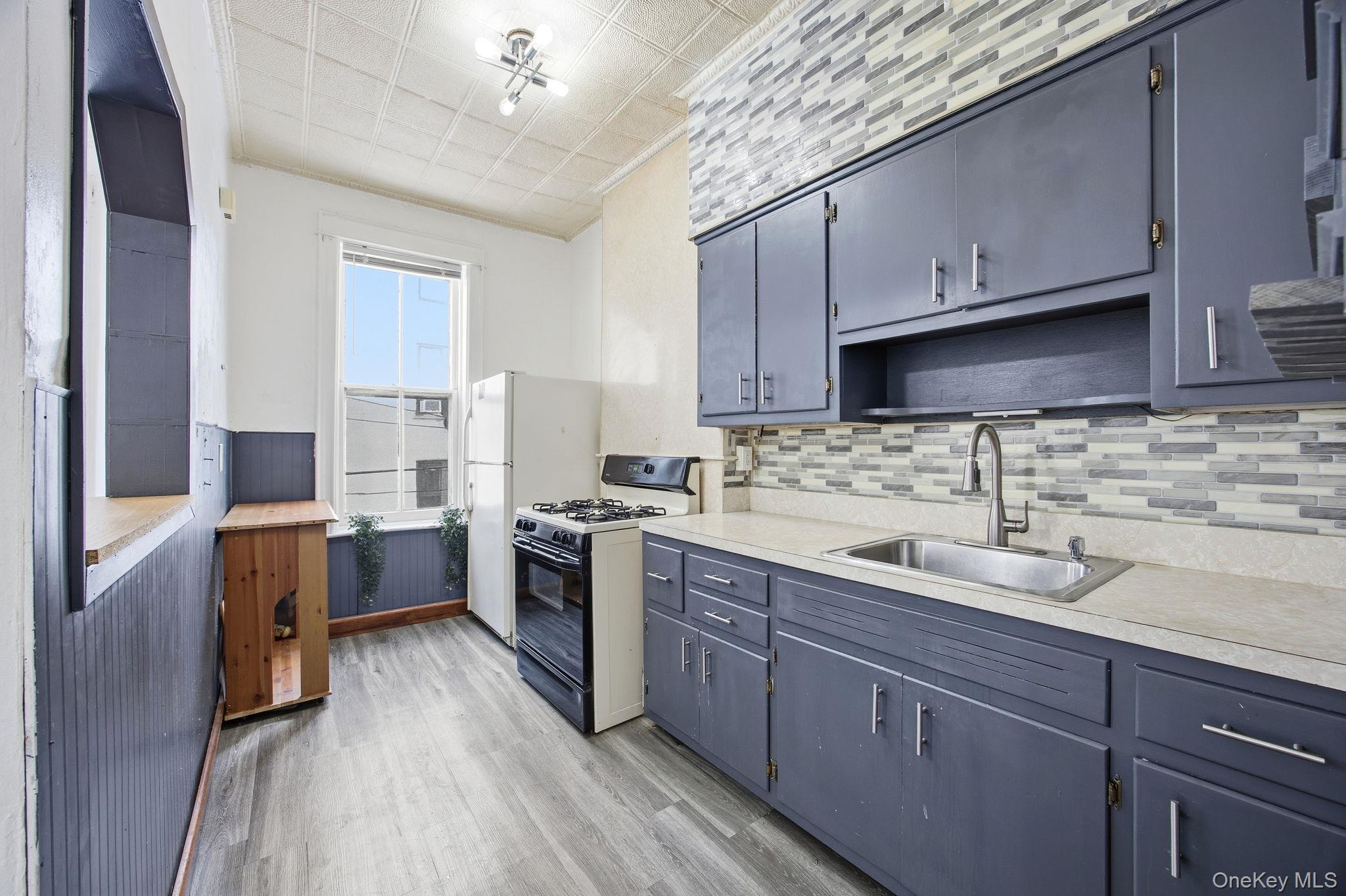 Single Family Putnam Queens, NY 11385, MLS-961248-5