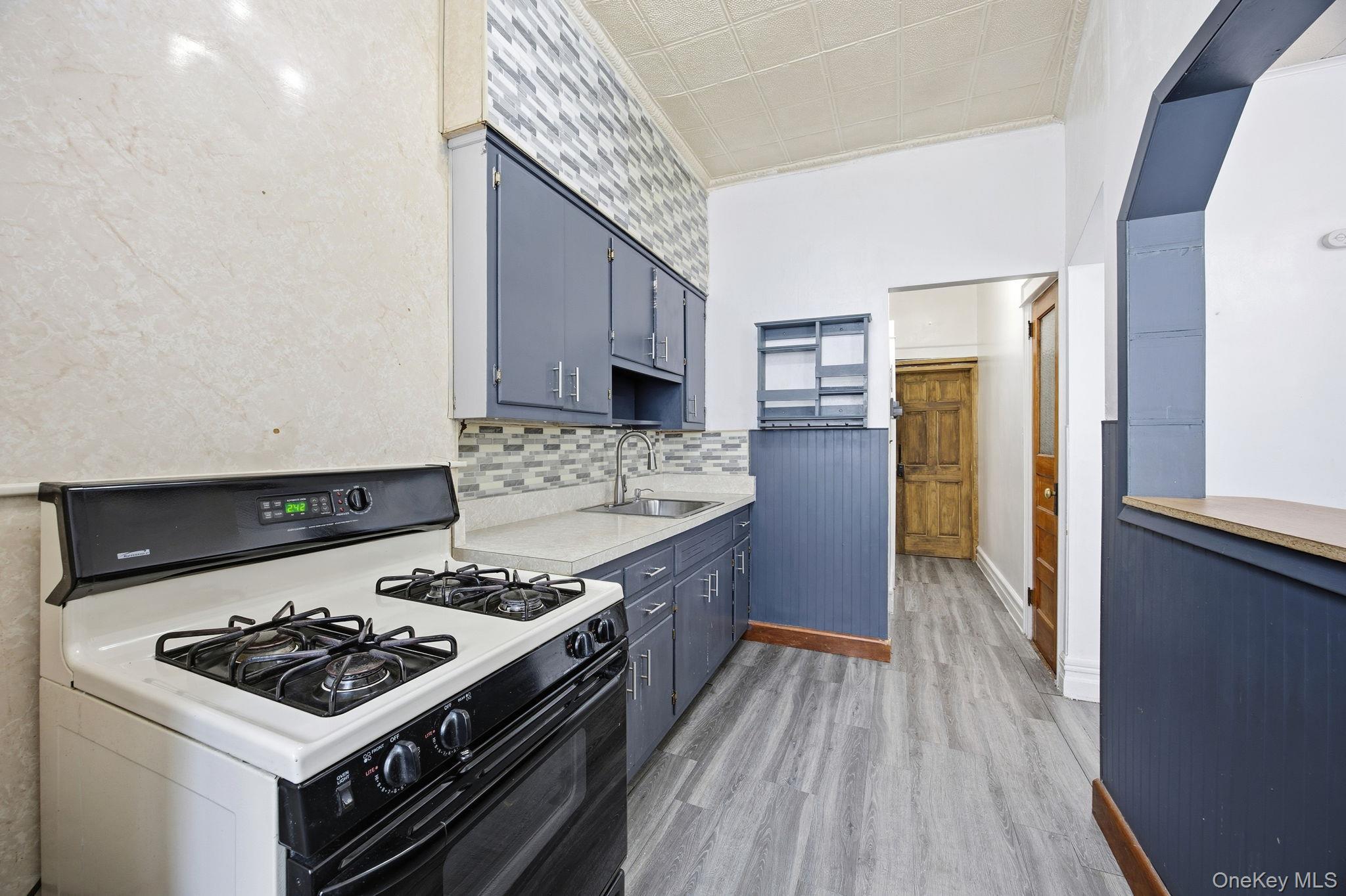 Single Family Putnam Queens, NY 11385, MLS-961248-6