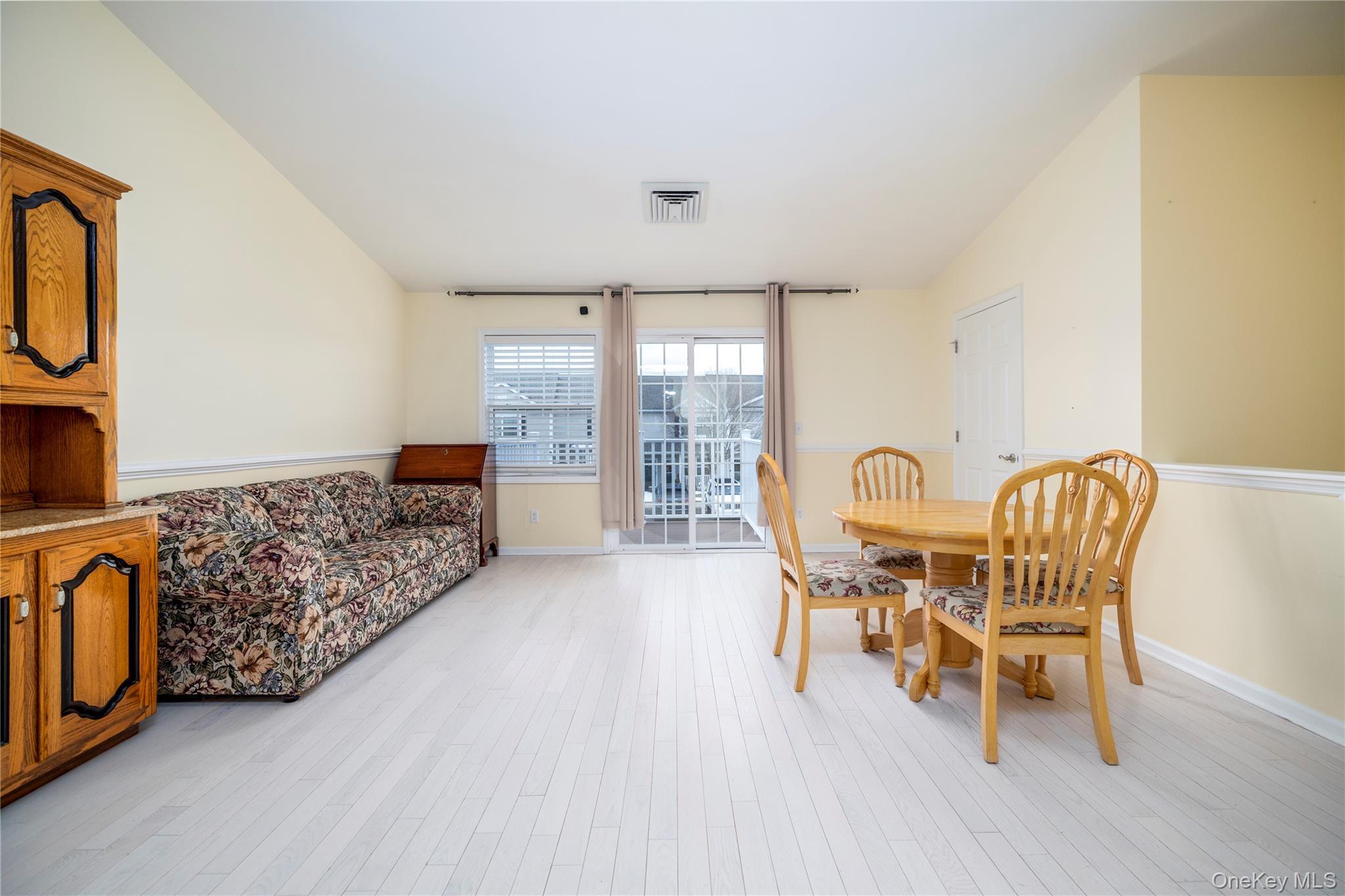 Condo Willow  Nassau County, NY 11580, MLS-961250-4