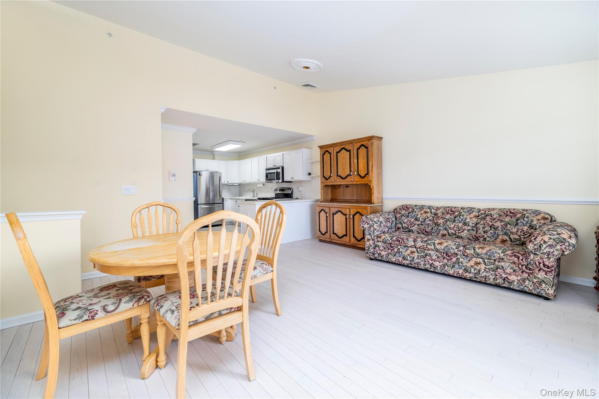 Condo Willow  Nassau County, NY 11580, MLS-961250-7