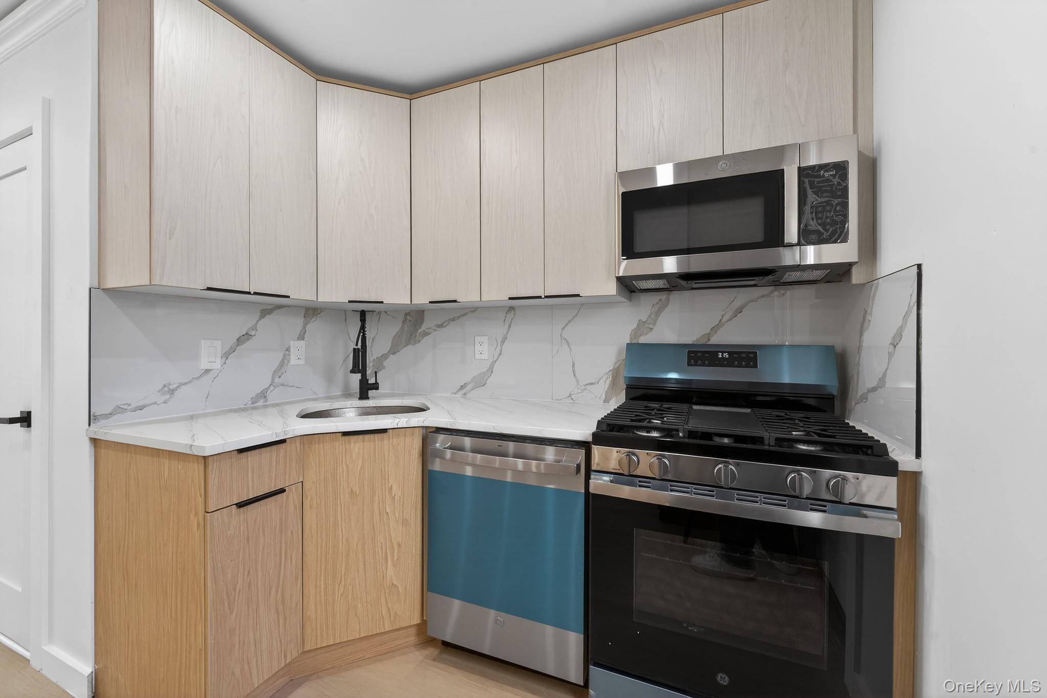 Single Family 200th  Queens, NY 11412, MLS-961290-3