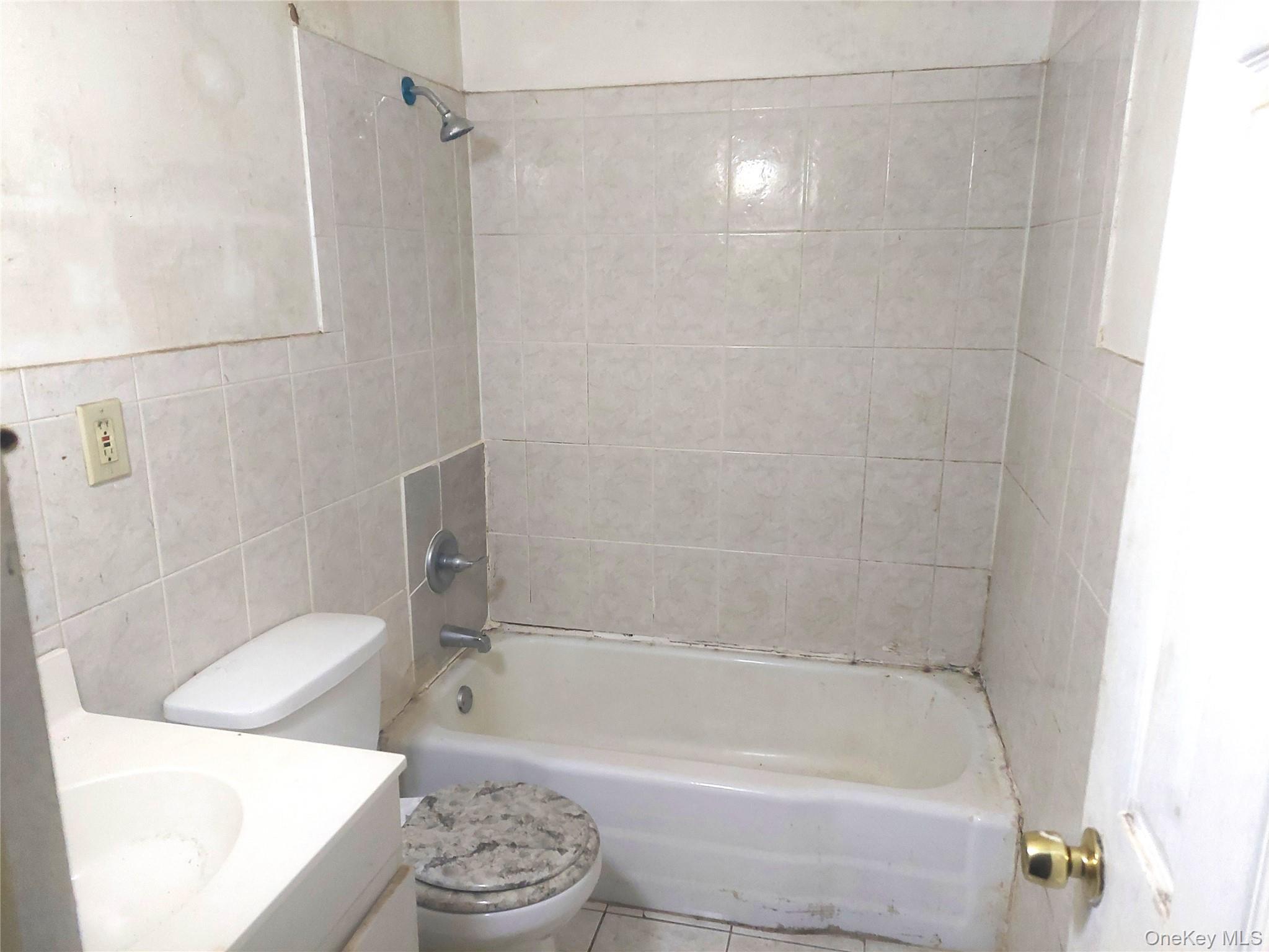 Single Family Grand  Bronx, NY 10468, MLS-961411-8