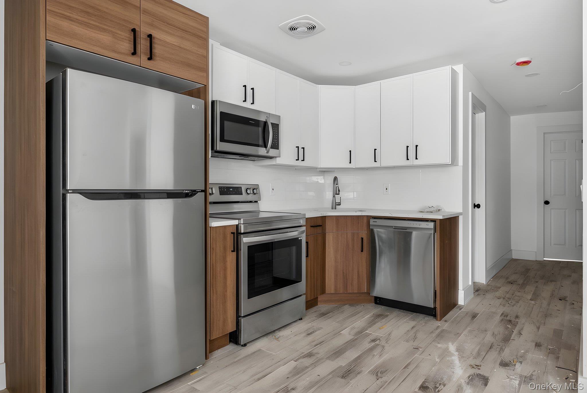 Single Family Tillotson  Bronx, NY 10469, MLS-961432-3