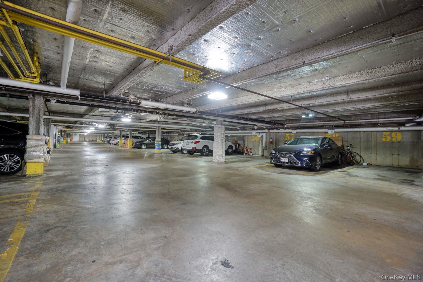 Condo Great Neck  Nassau County, NY 11021, MLS-961534-16