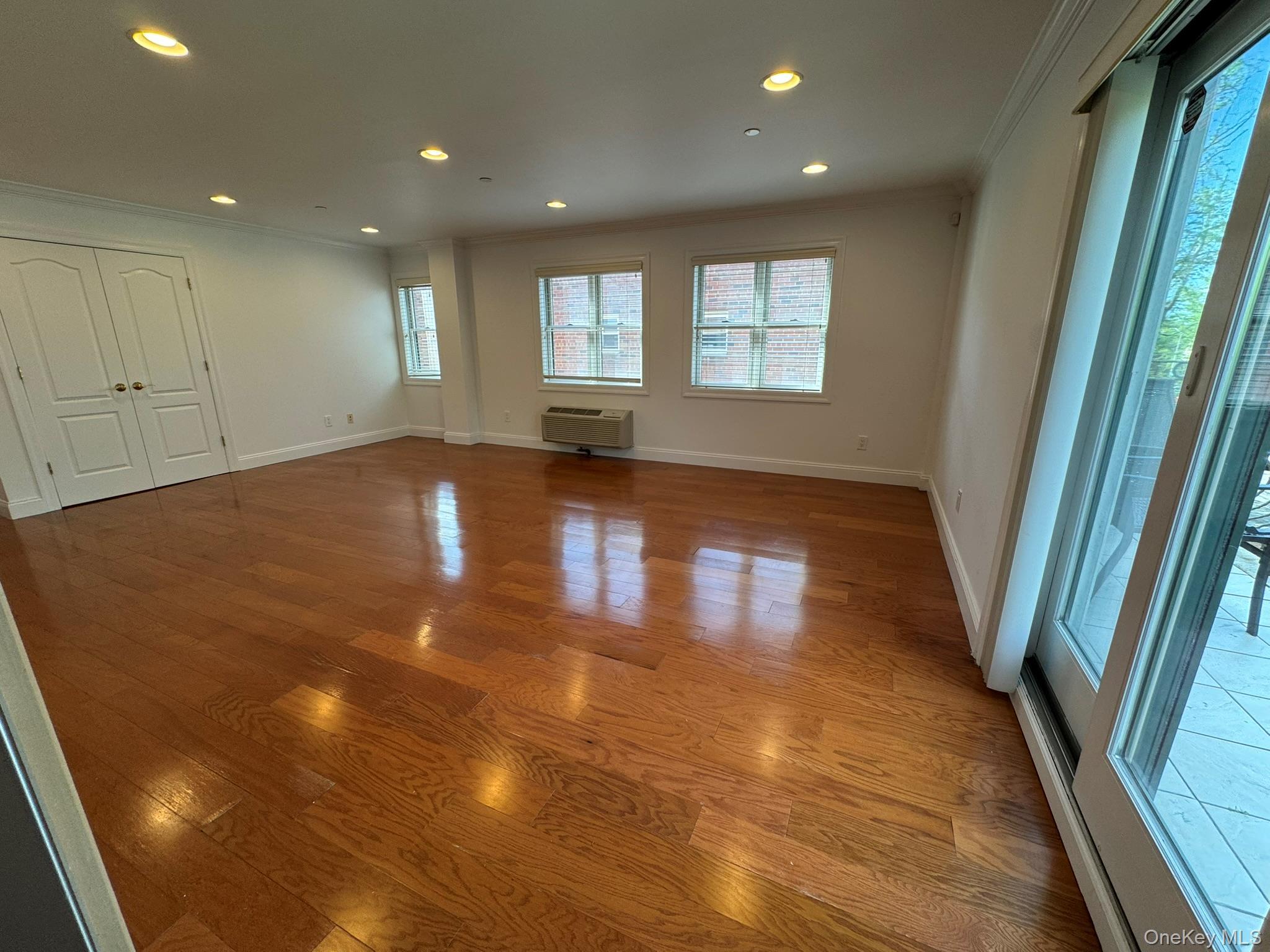 Condo 212th Queens, NY 11361, MLS-961587-2