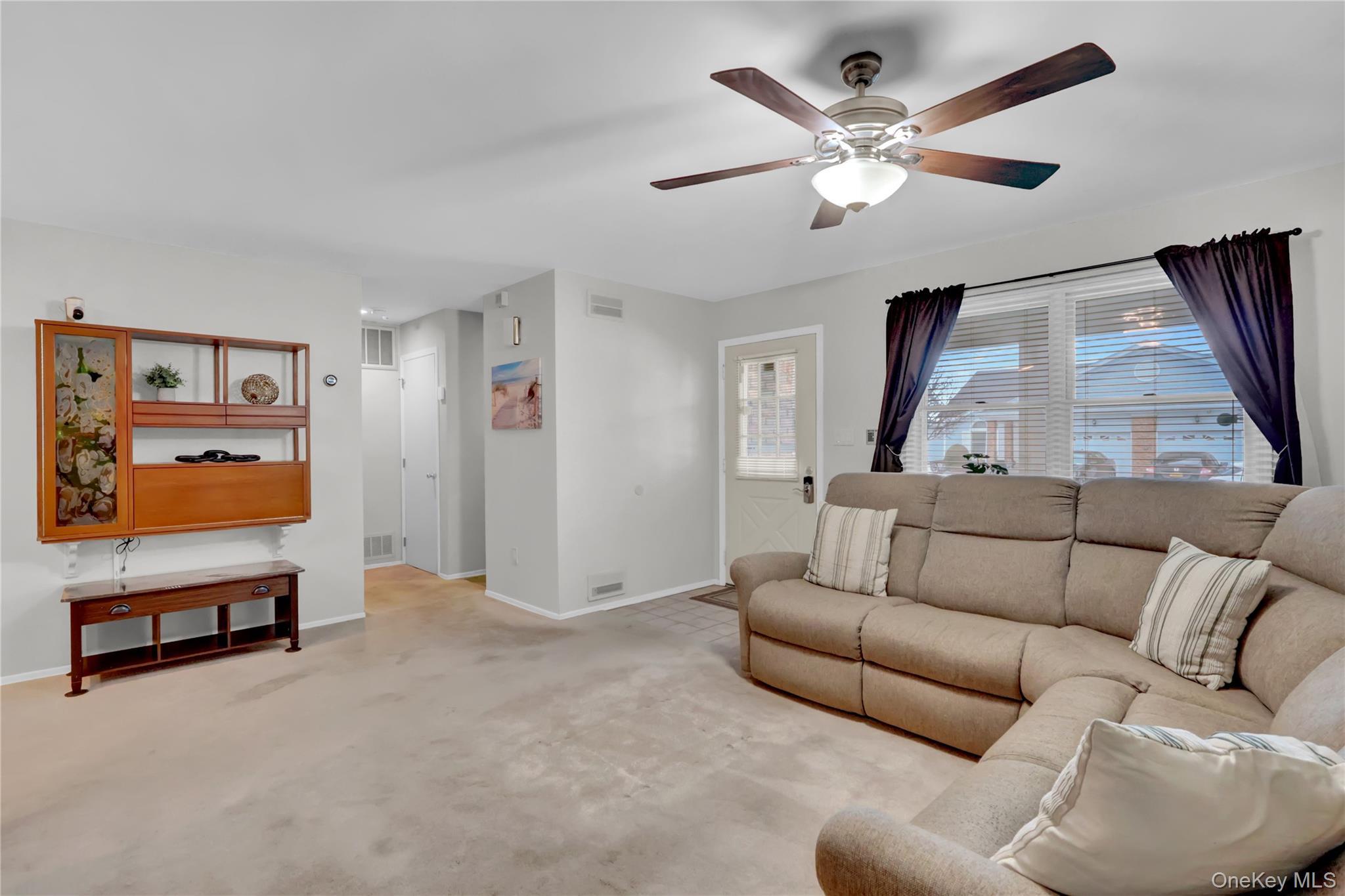 Condo Primrose  Suffolk County, NY 11703, MLS-961594-8