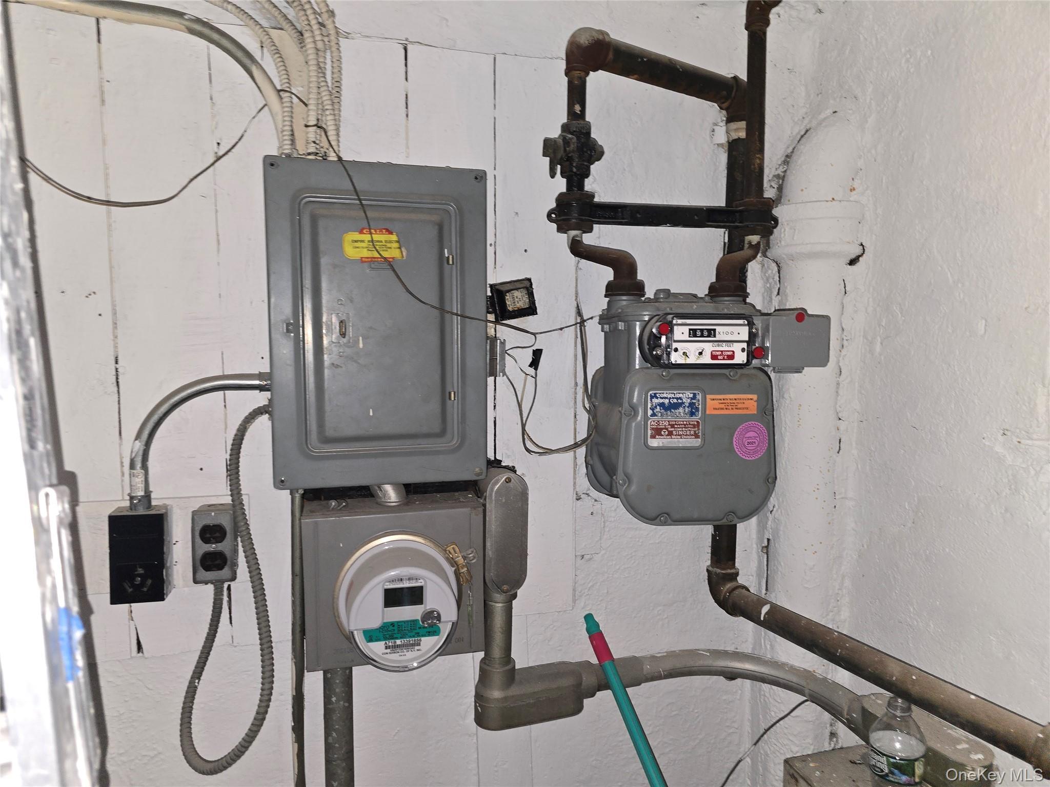 Single Family 50th  Queens, NY 11377, MLS-961634-37