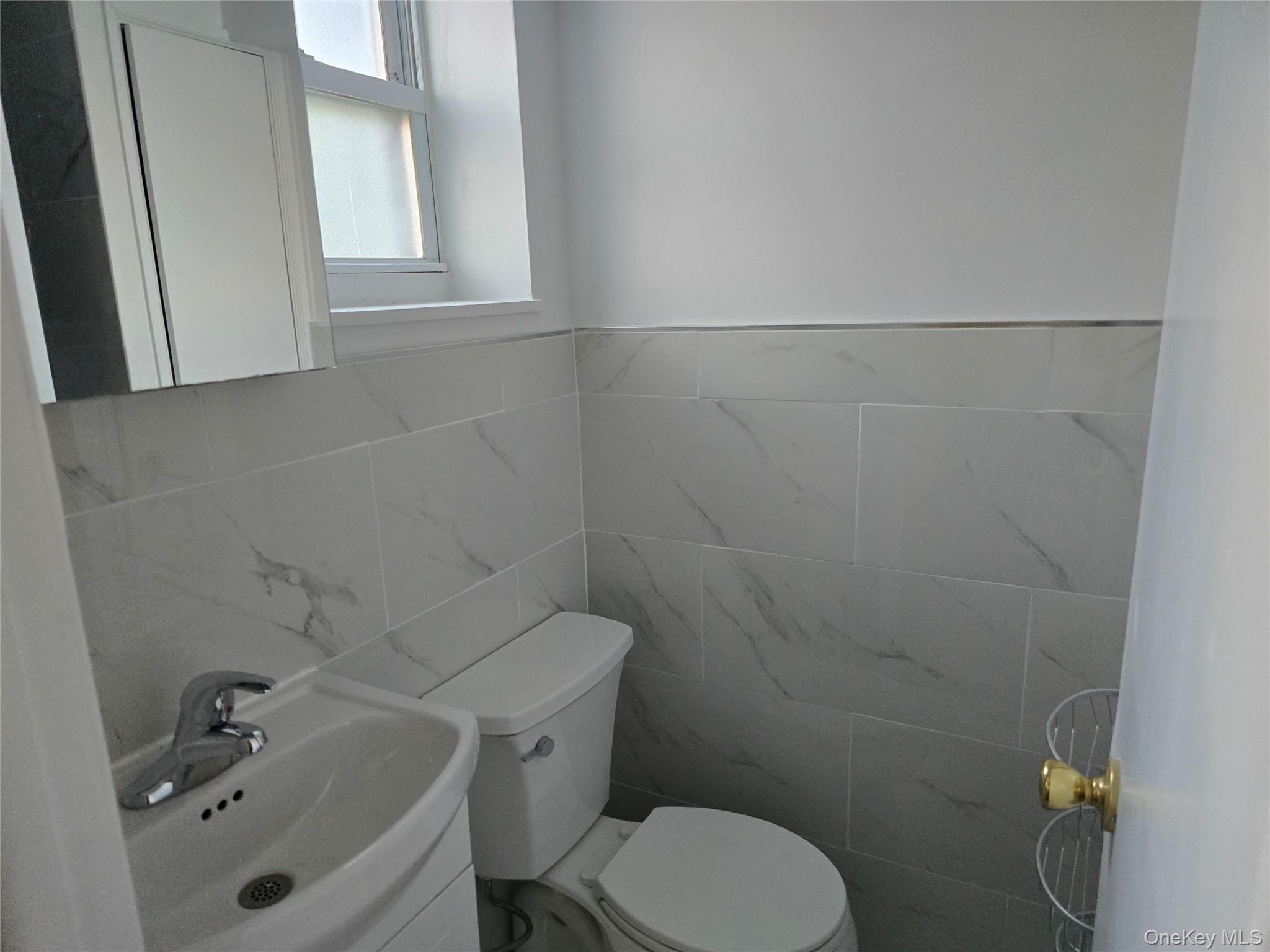 Single Family 50th  Queens, NY 11377, MLS-961634-40