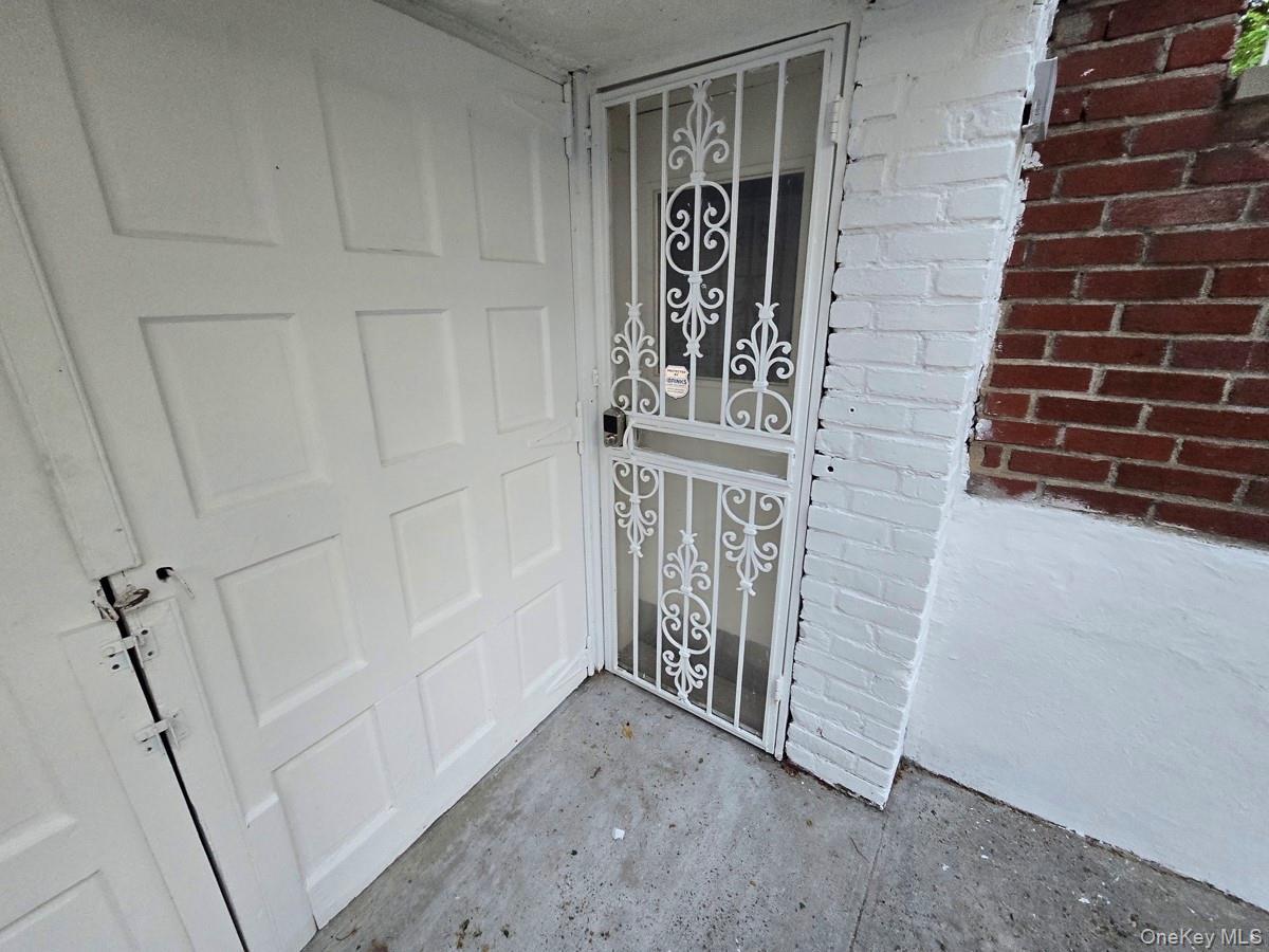 Single Family 50th  Queens, NY 11377, MLS-961634-41