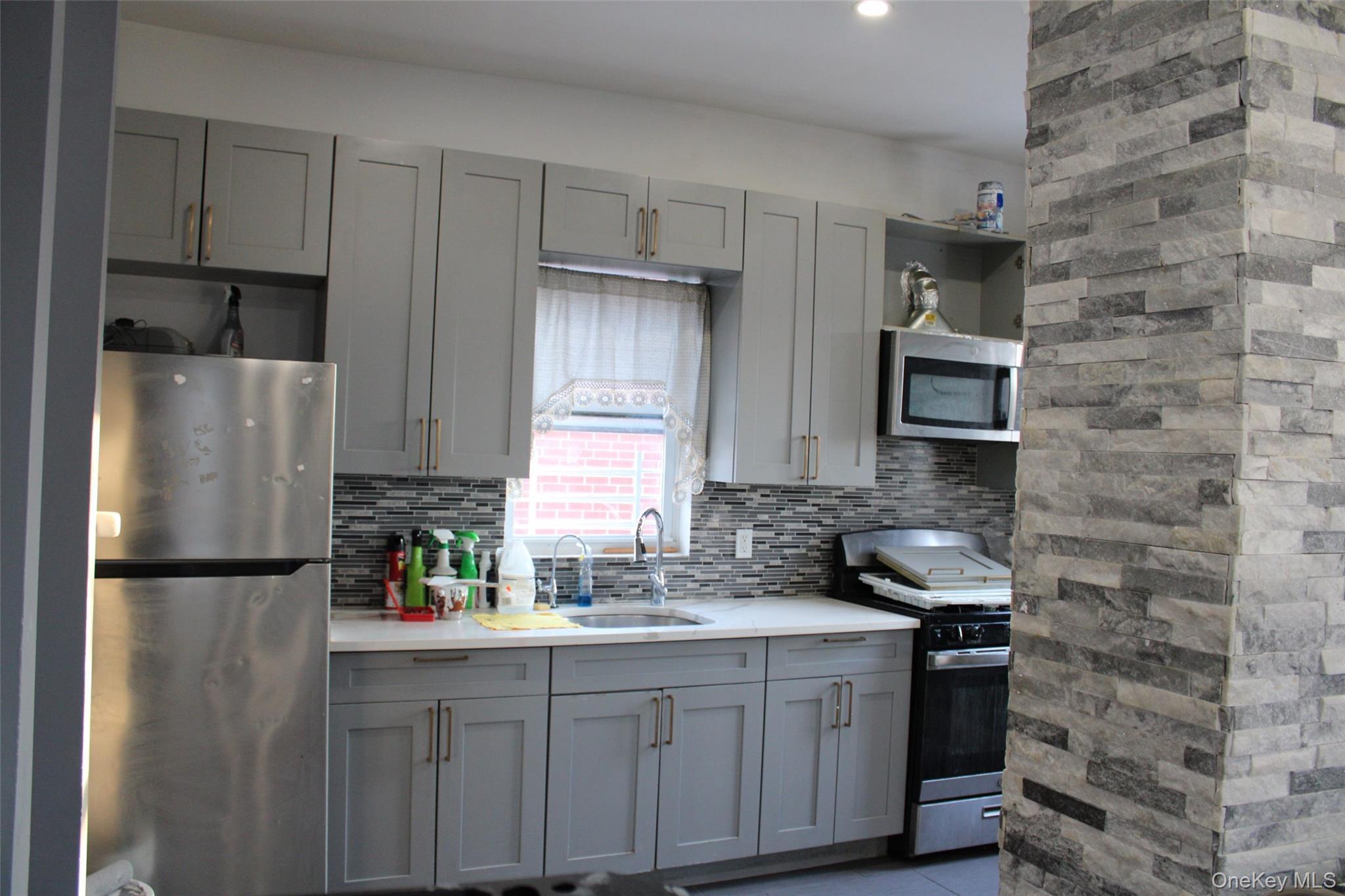 Single Family Victor  Bronx, NY 10462, MLS-961640-6