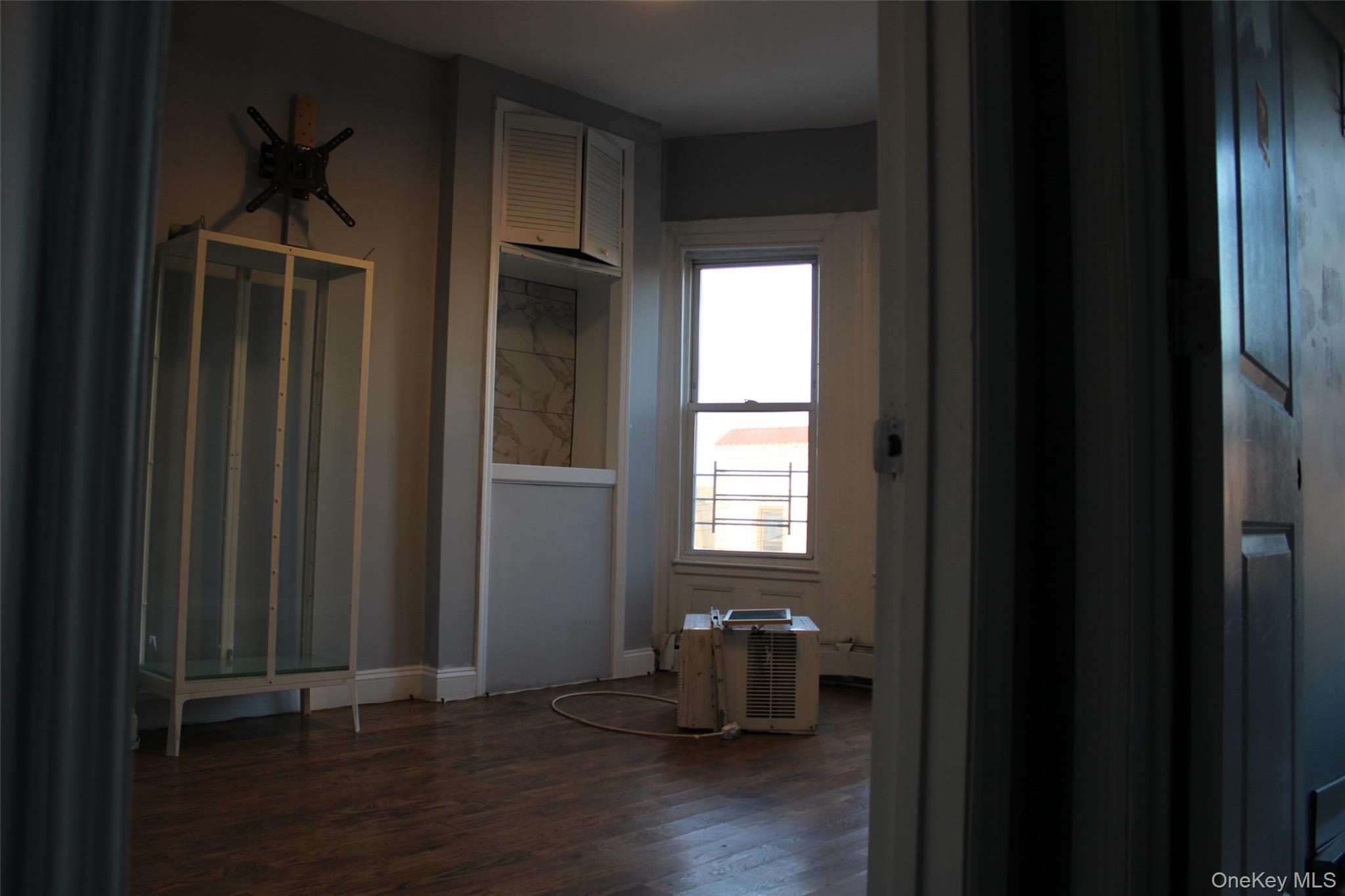 Single Family Victor  Bronx, NY 10462, MLS-961640-7