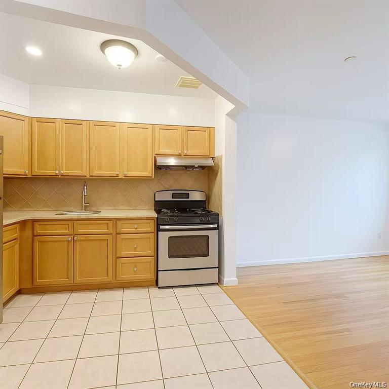 Condo 88th  Queens, NY 11373, MLS-961643-4