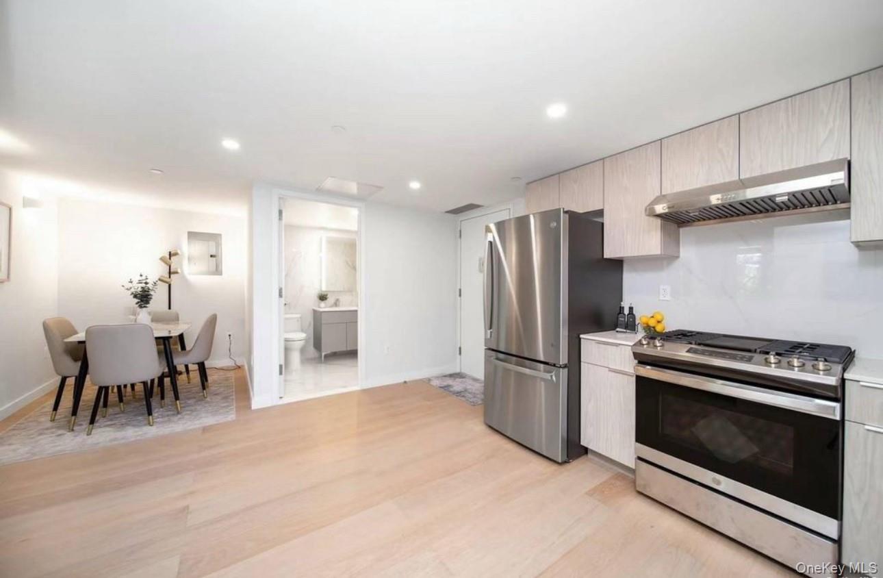 Condo 41st  Queens, NY 11355, MLS-961685-3