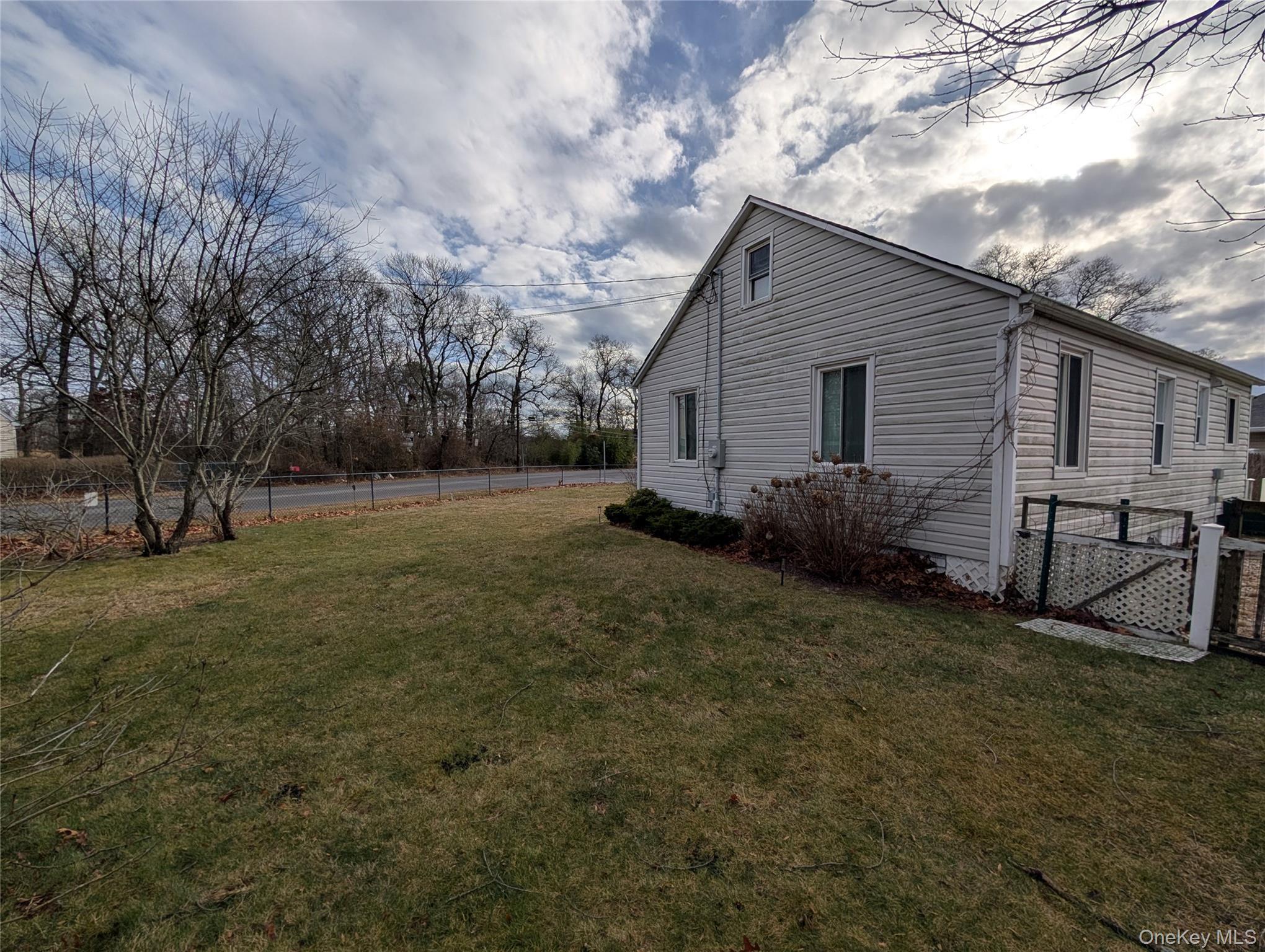 Single Family Lafayette Suffolk County, NY 11967, MLS-961755-17