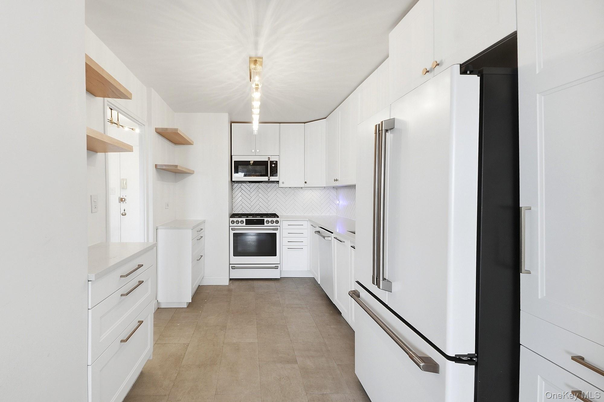 Coop Johnson  Bronx, NY 10463, MLS-961899-3