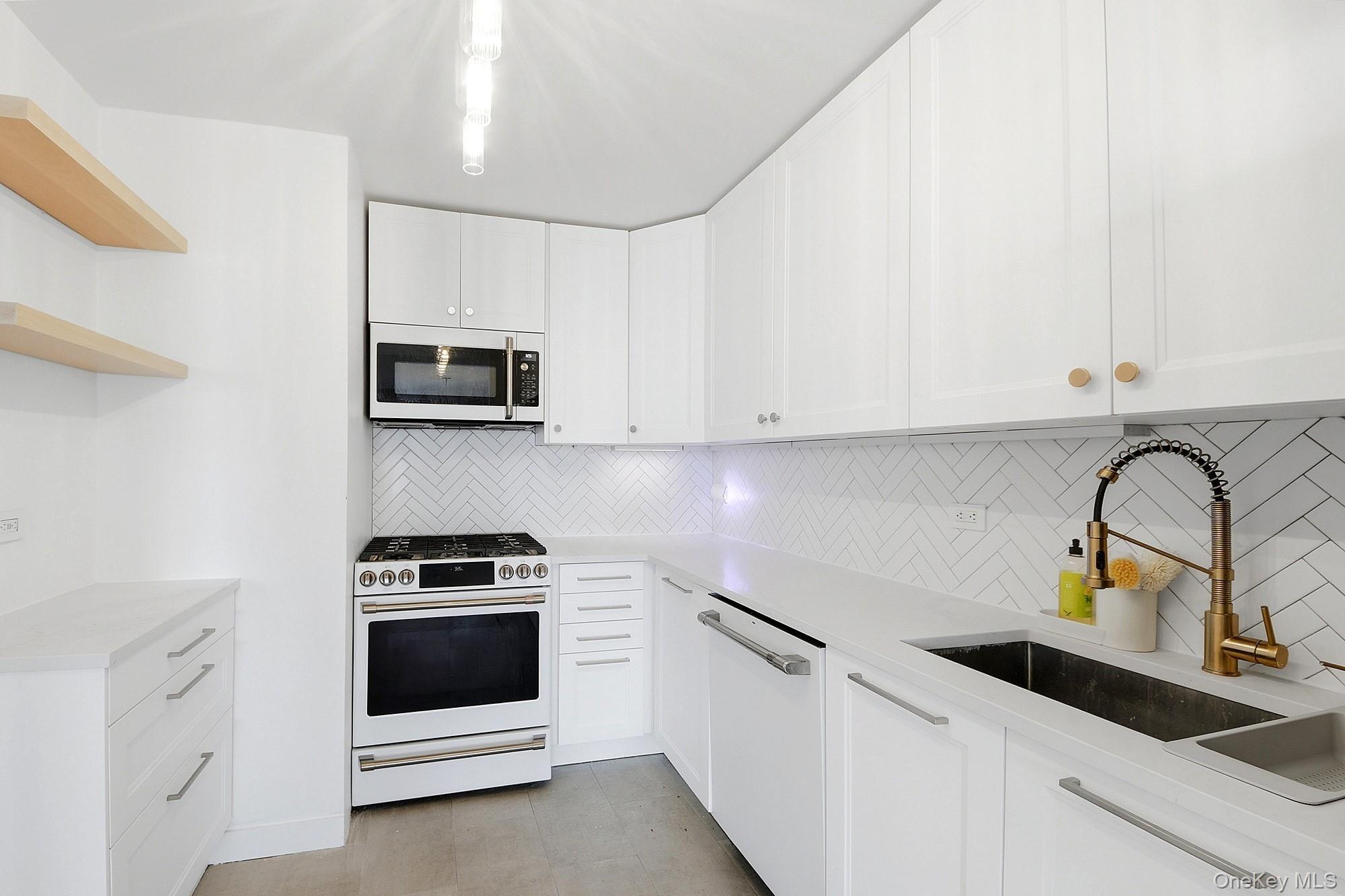 Coop Johnson  Bronx, NY 10463, MLS-961899-4