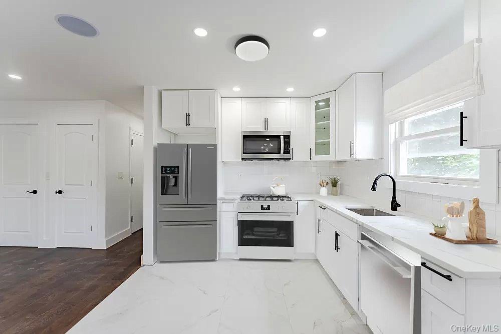 Single Family Schenck  Brooklyn, NY 11207, MLS-961930-5