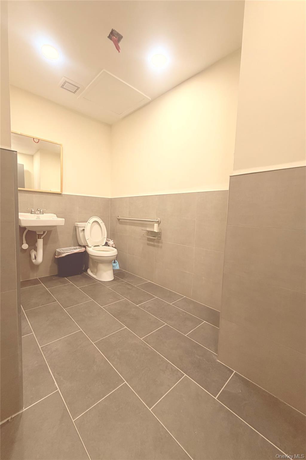 Commercial Lease Main  Queens, NY 11354, MLS-962043-4