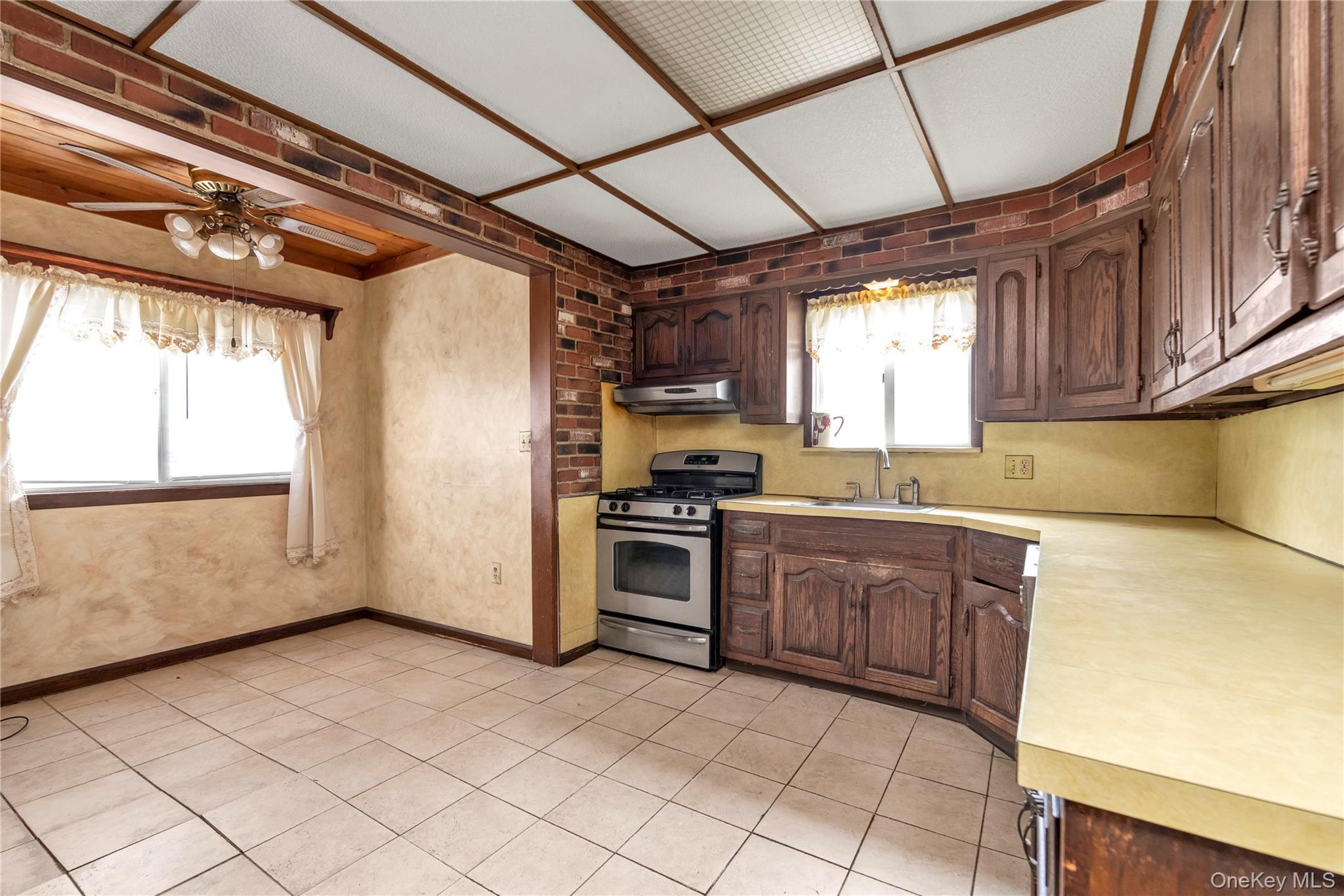 Single Family Putnam  Nassau County, NY 11563, MLS-962060-7