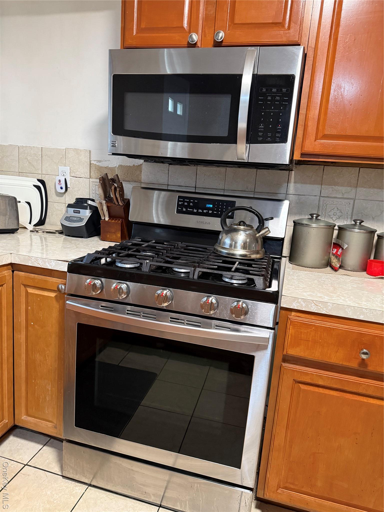 Single Family Brinsmade Bronx, NY 10465, MLS-962072-10