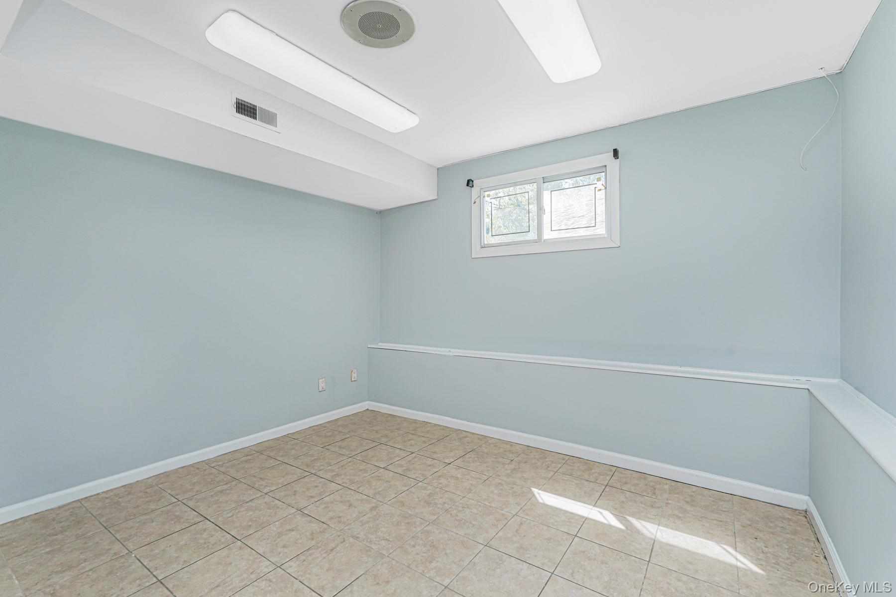 Single Family Barlow  Staten Island, NY 10312, MLS-962179-28