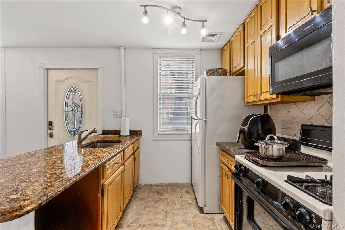 Single Family Sunset  Bronx, NY 10473, MLS-962201-9