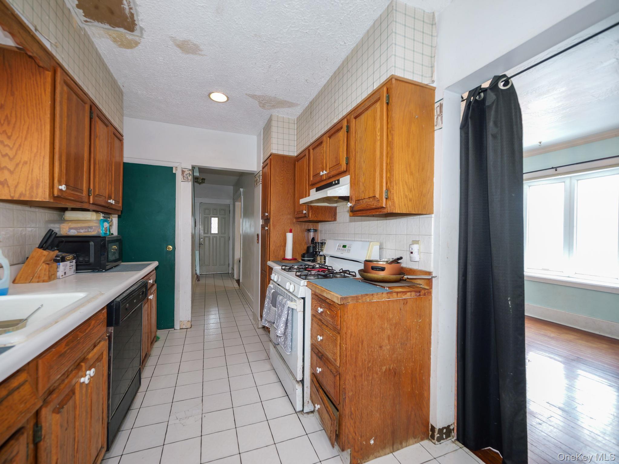 Single Family South  Orange County, NY 12550, MLS-962226-12