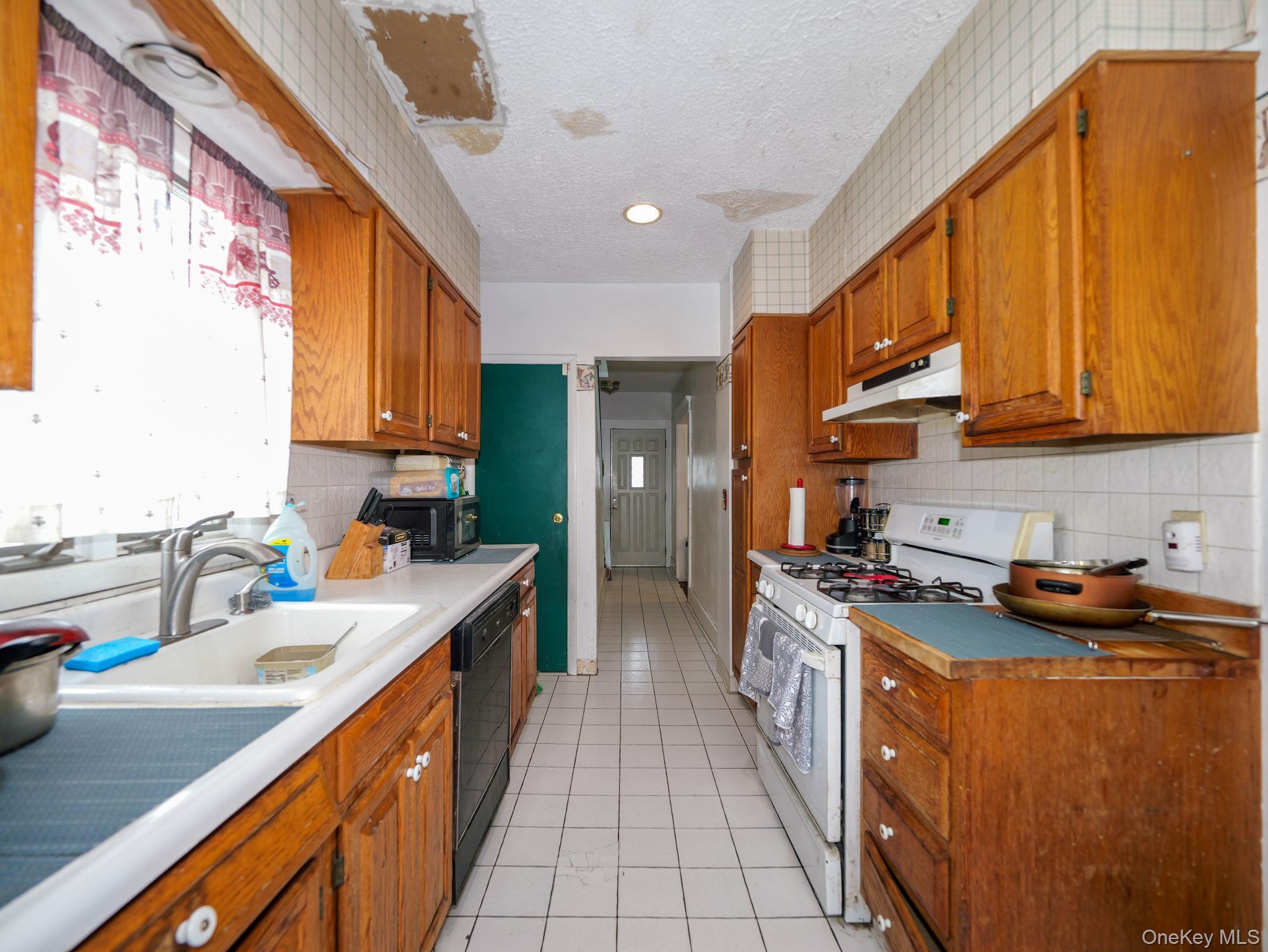 Single Family South  Orange County, NY 12550, MLS-962226-17