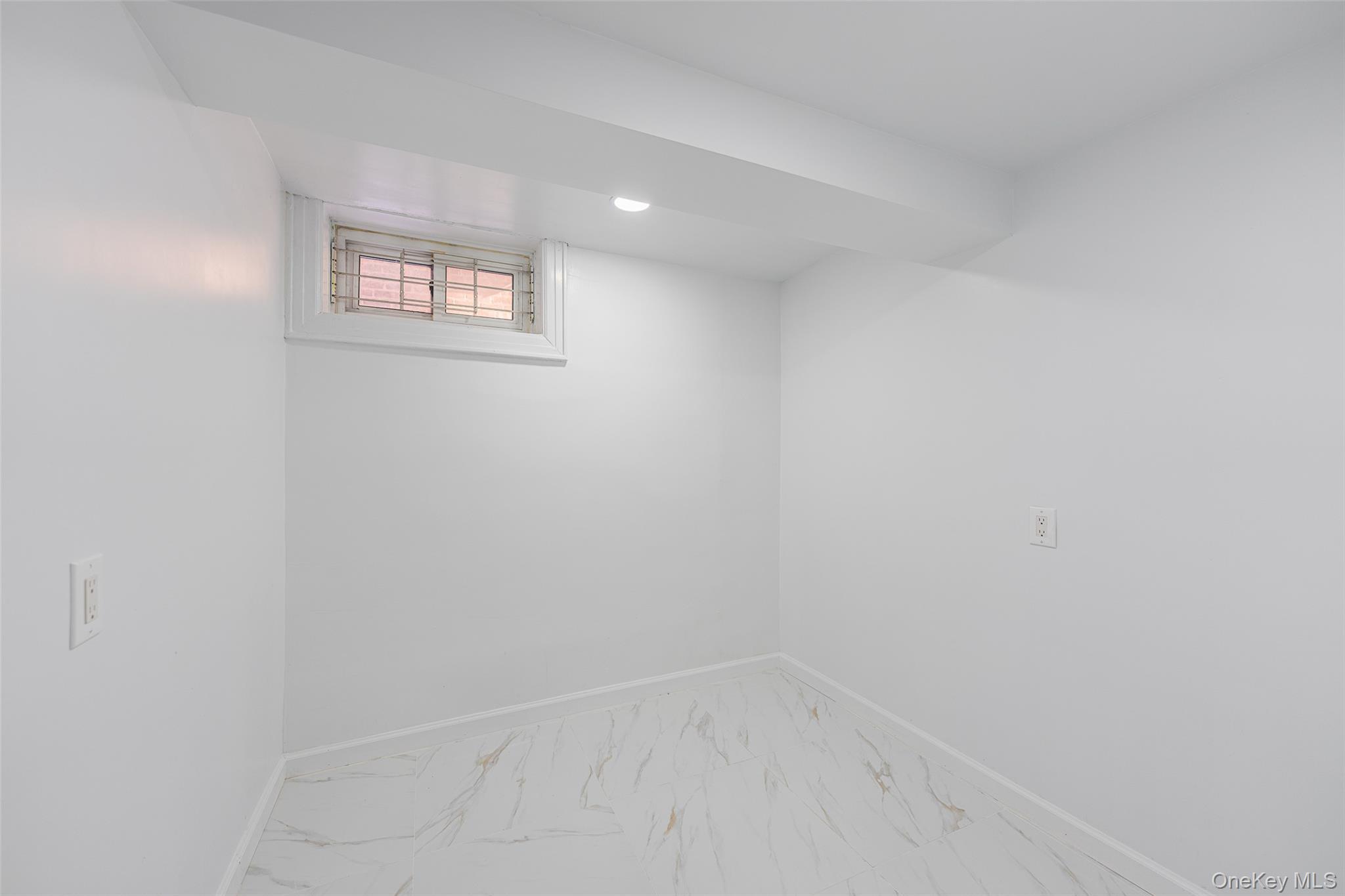 Single Family 50th  Queens, NY 11364, MLS-962381-21