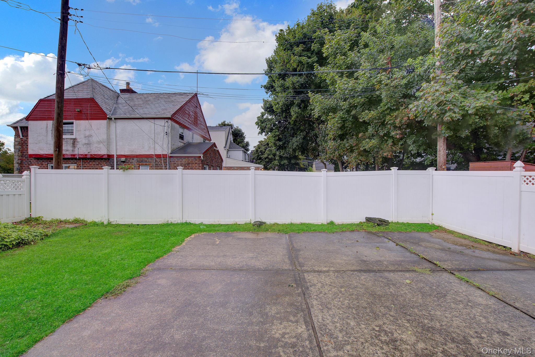 Single Family Surrey Lane  Nassau County, NY 11550, MLS-962454-31