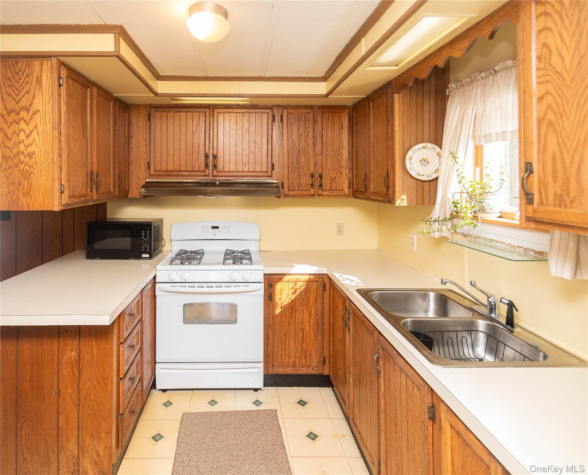 Single Family Hidden Brook Dutchess County, NY 12538, MLS-962469-13