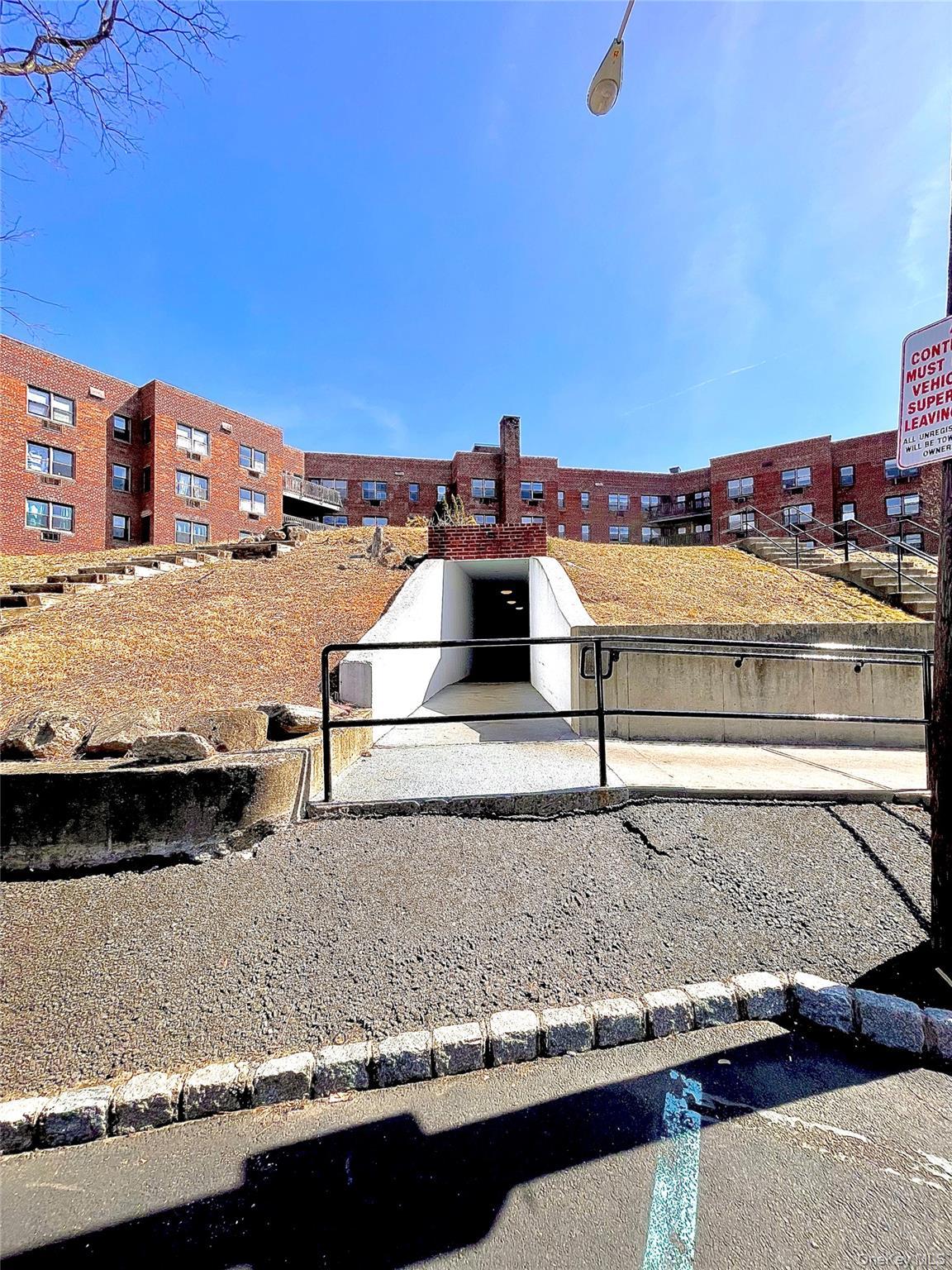 Coop Oakdale  Rockland County, NY 10901, MLS-962480-21