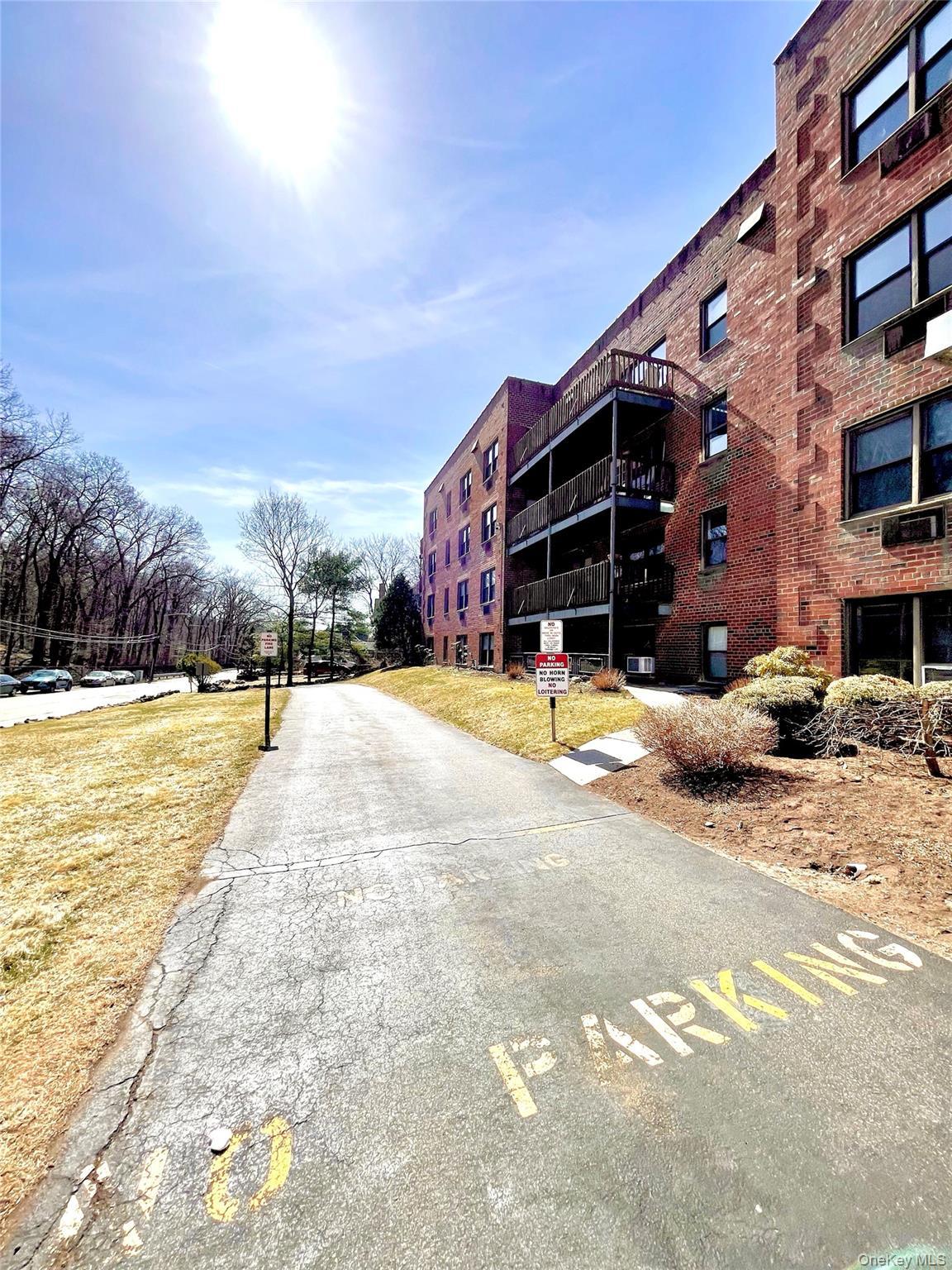 Coop Oakdale  Rockland County, NY 10901, MLS-962480-23