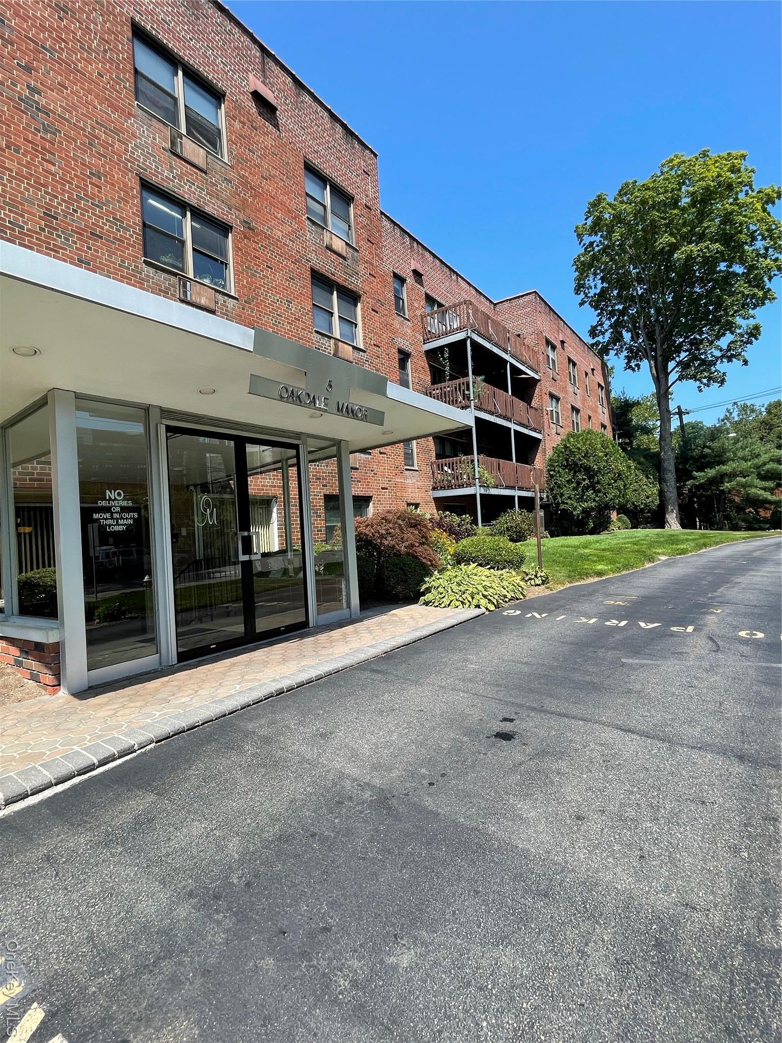 Coop Oakdale  Rockland County, NY 10901, MLS-962480-24