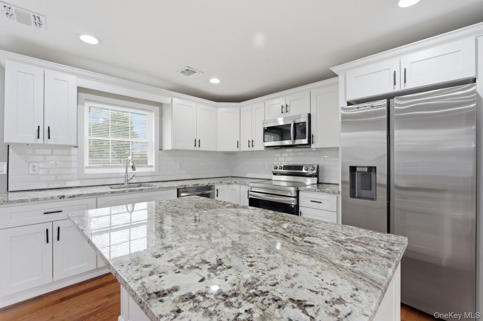 Single Family Lakeland  Suffolk County, NY 11706, MLS-962523-17