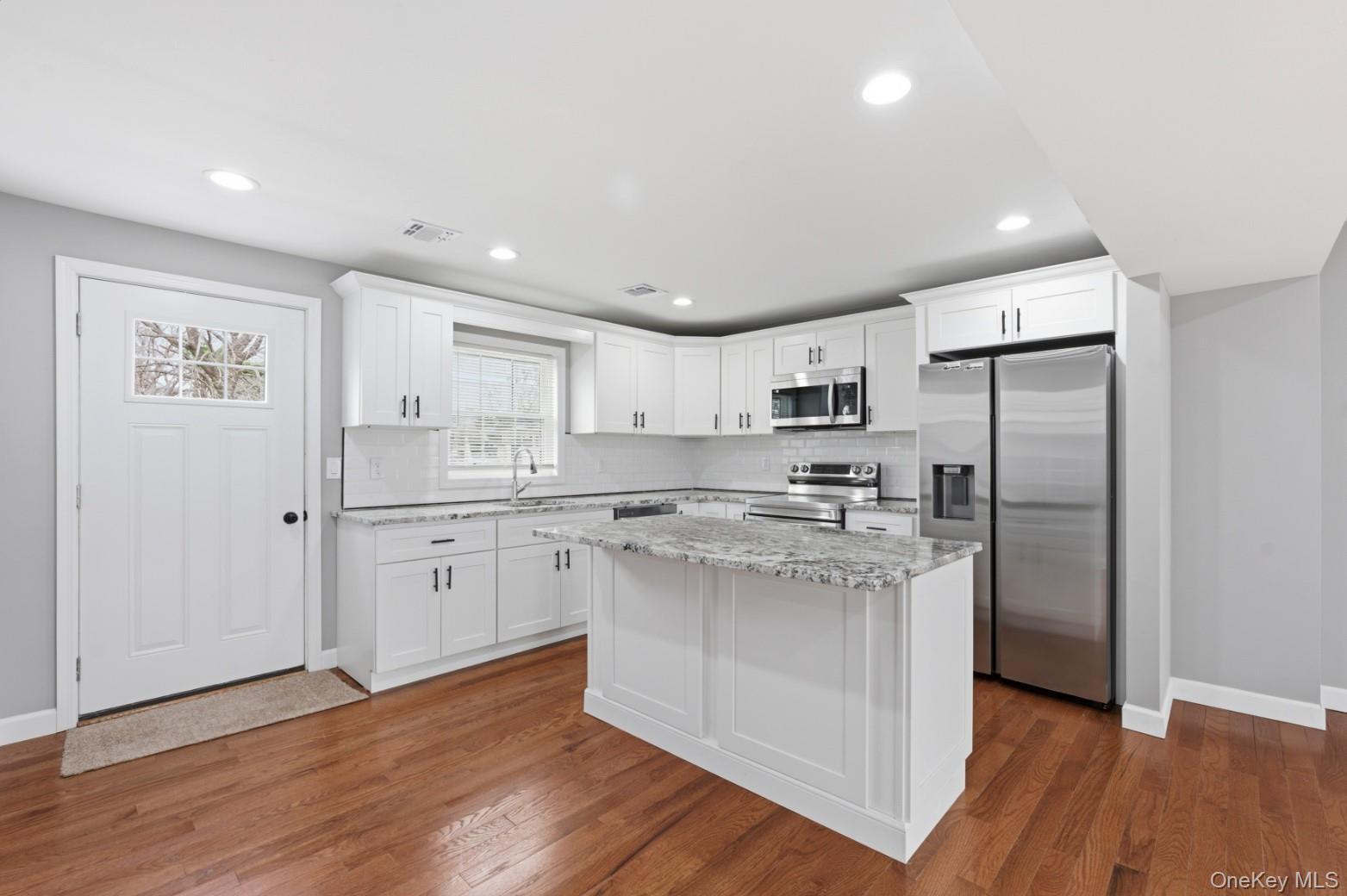 Single Family Lakeland  Suffolk County, NY 11706, MLS-962523-18