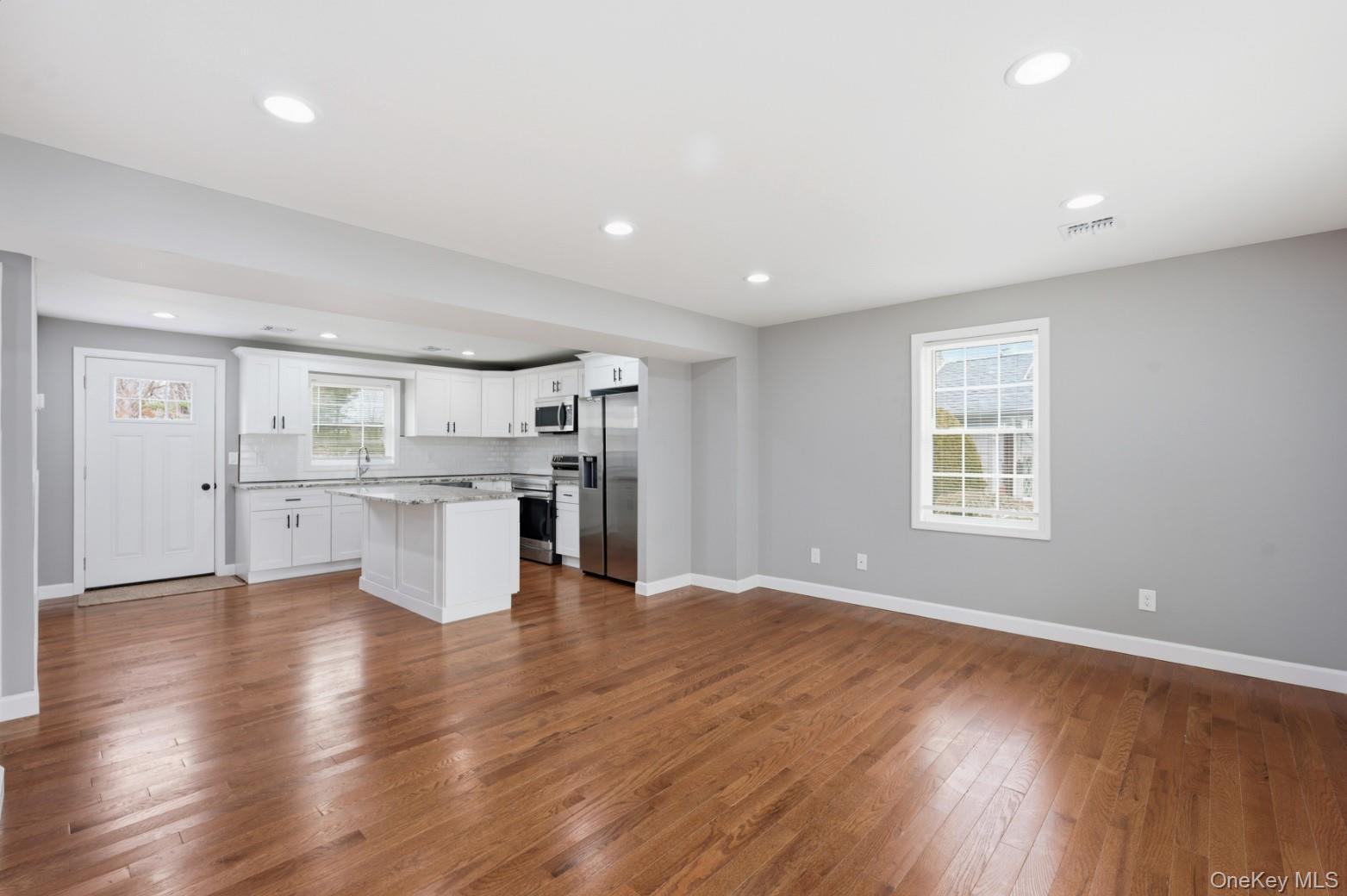 Single Family Lakeland  Suffolk County, NY 11706, MLS-962523-19