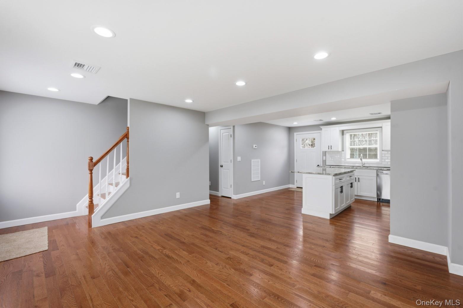 Single Family Lakeland  Suffolk County, NY 11706, MLS-962523-20