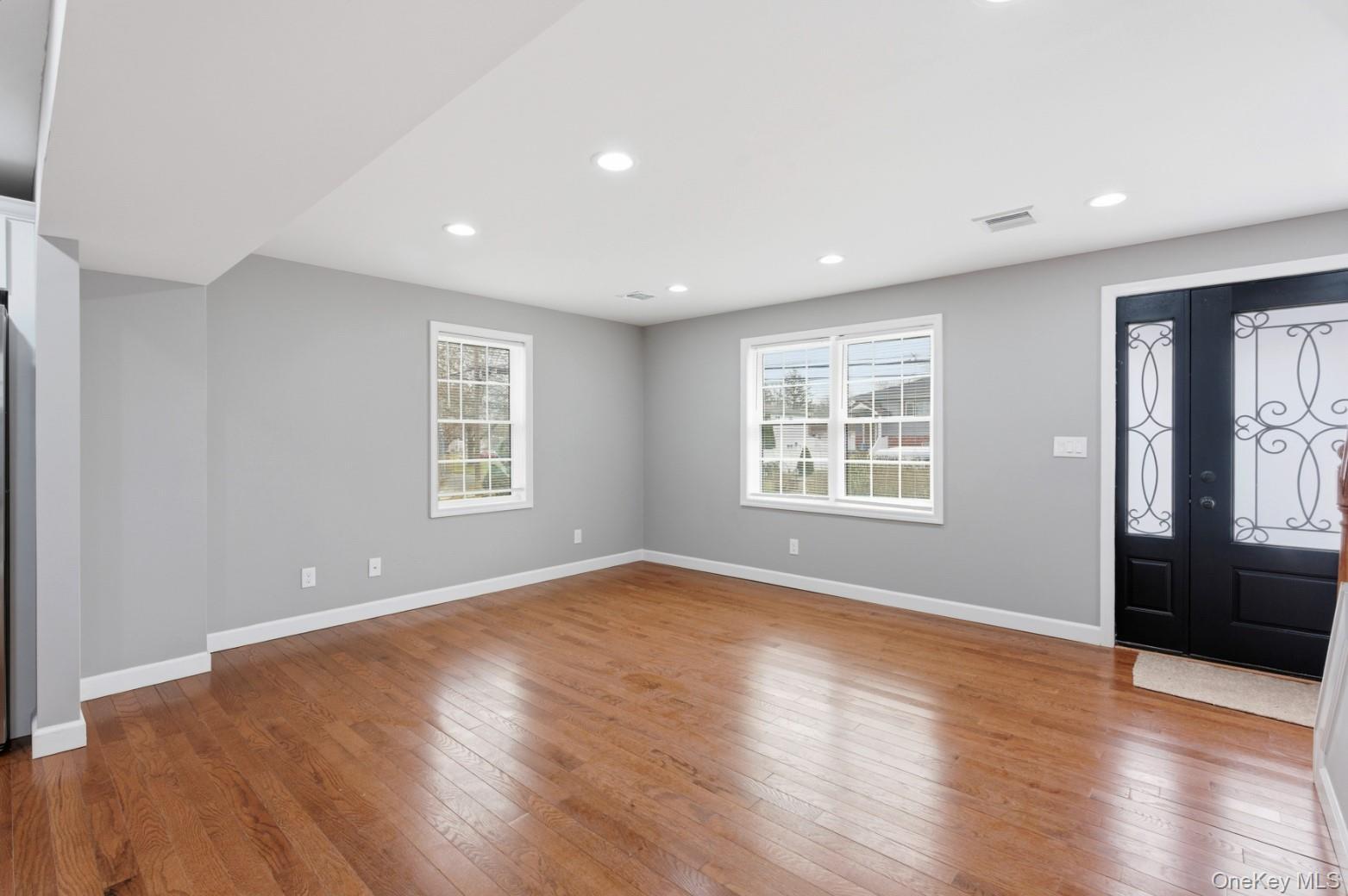 Single Family Lakeland  Suffolk County, NY 11706, MLS-962523-21