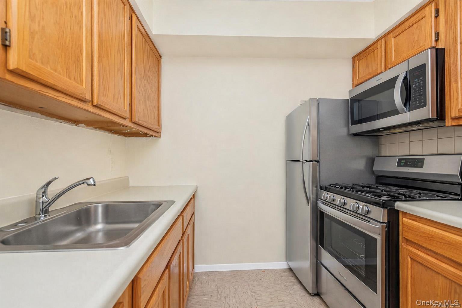 Single Family 181st Bronx, NY 10460, MLS-962568-15