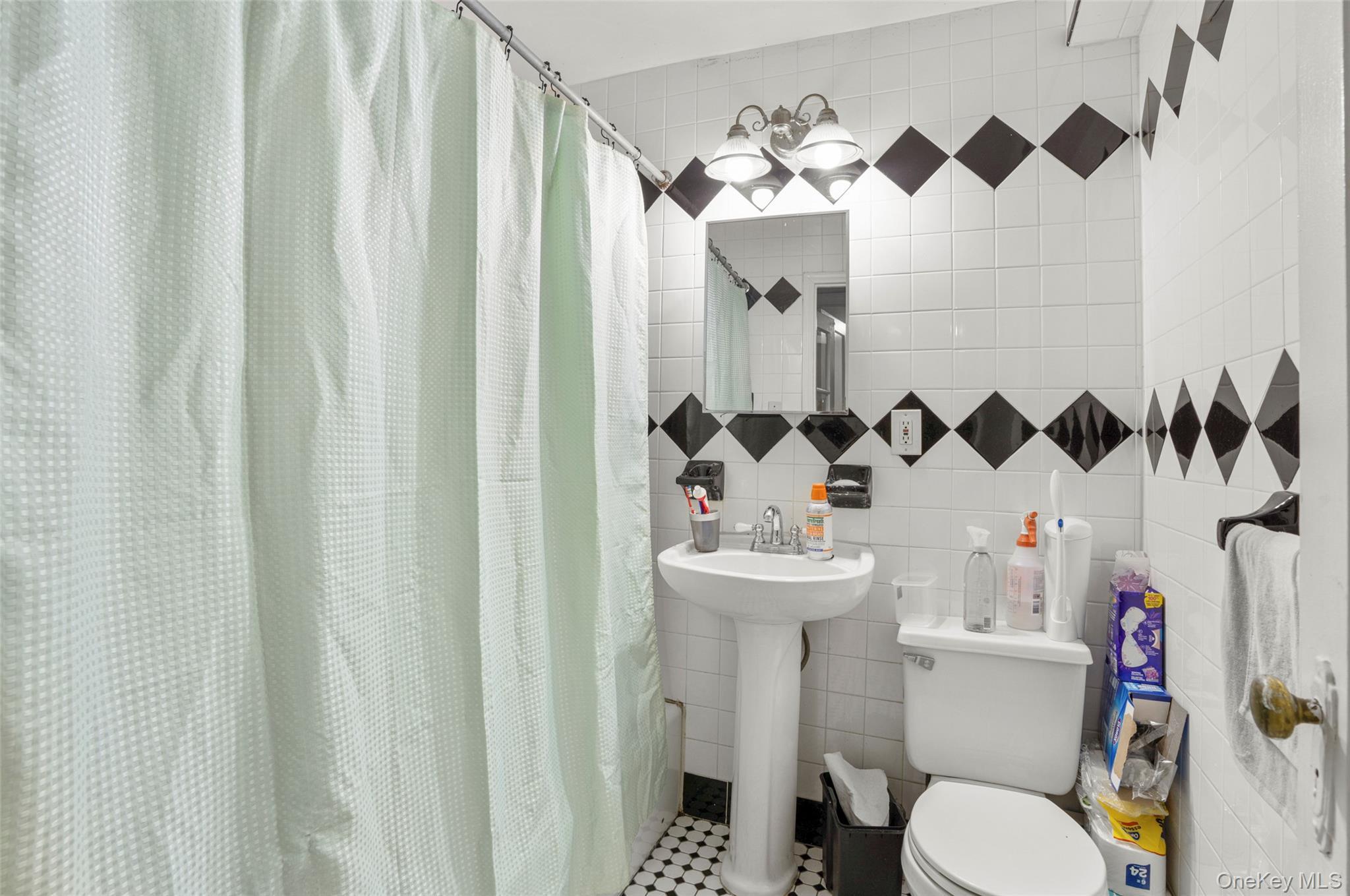 Single Family Colden  Bronx, NY 10469, MLS-962574-20