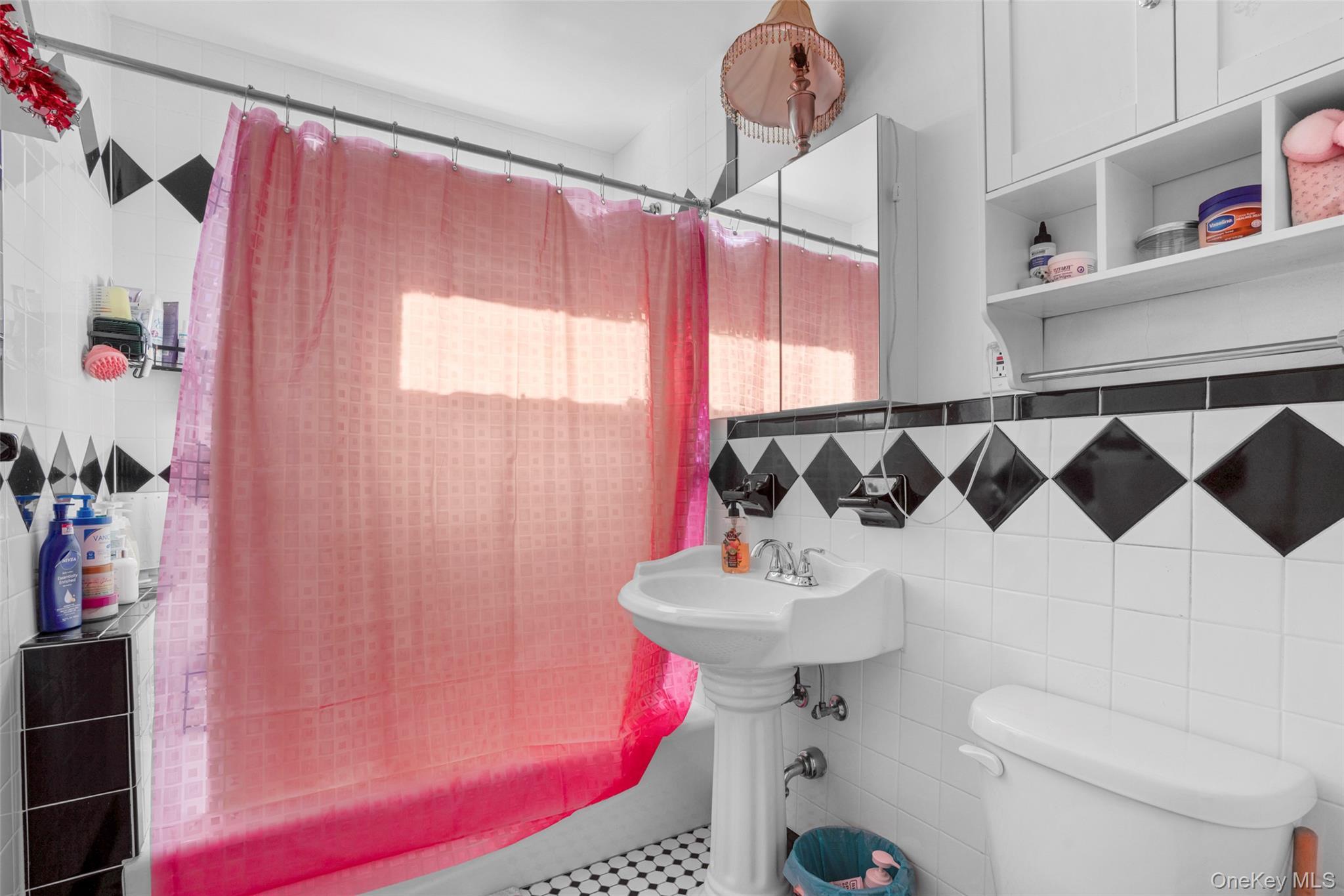 Single Family Colden  Bronx, NY 10469, MLS-962574-7