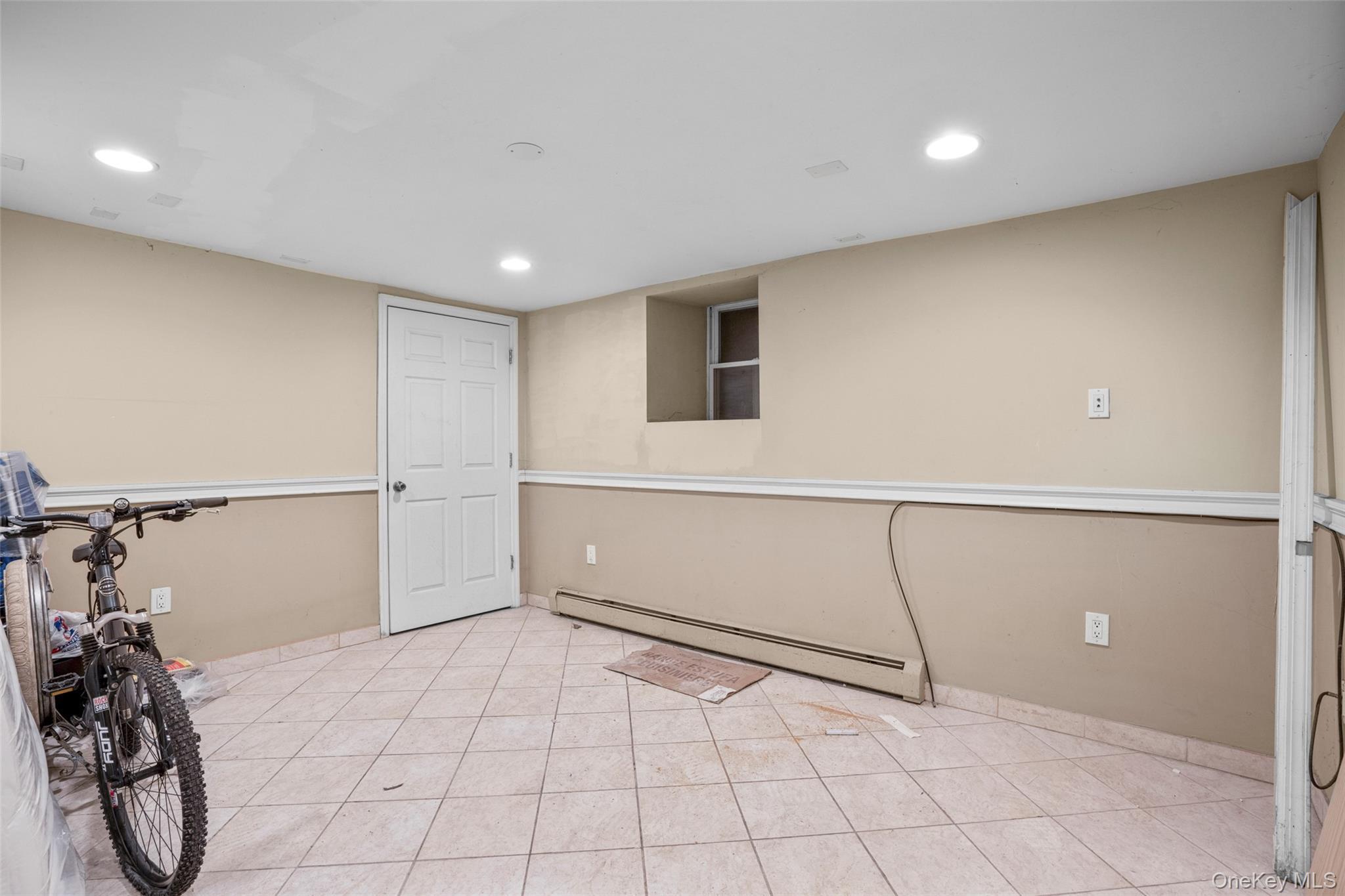 Single Family Baisley  Bronx, NY 10461, MLS-962585-21