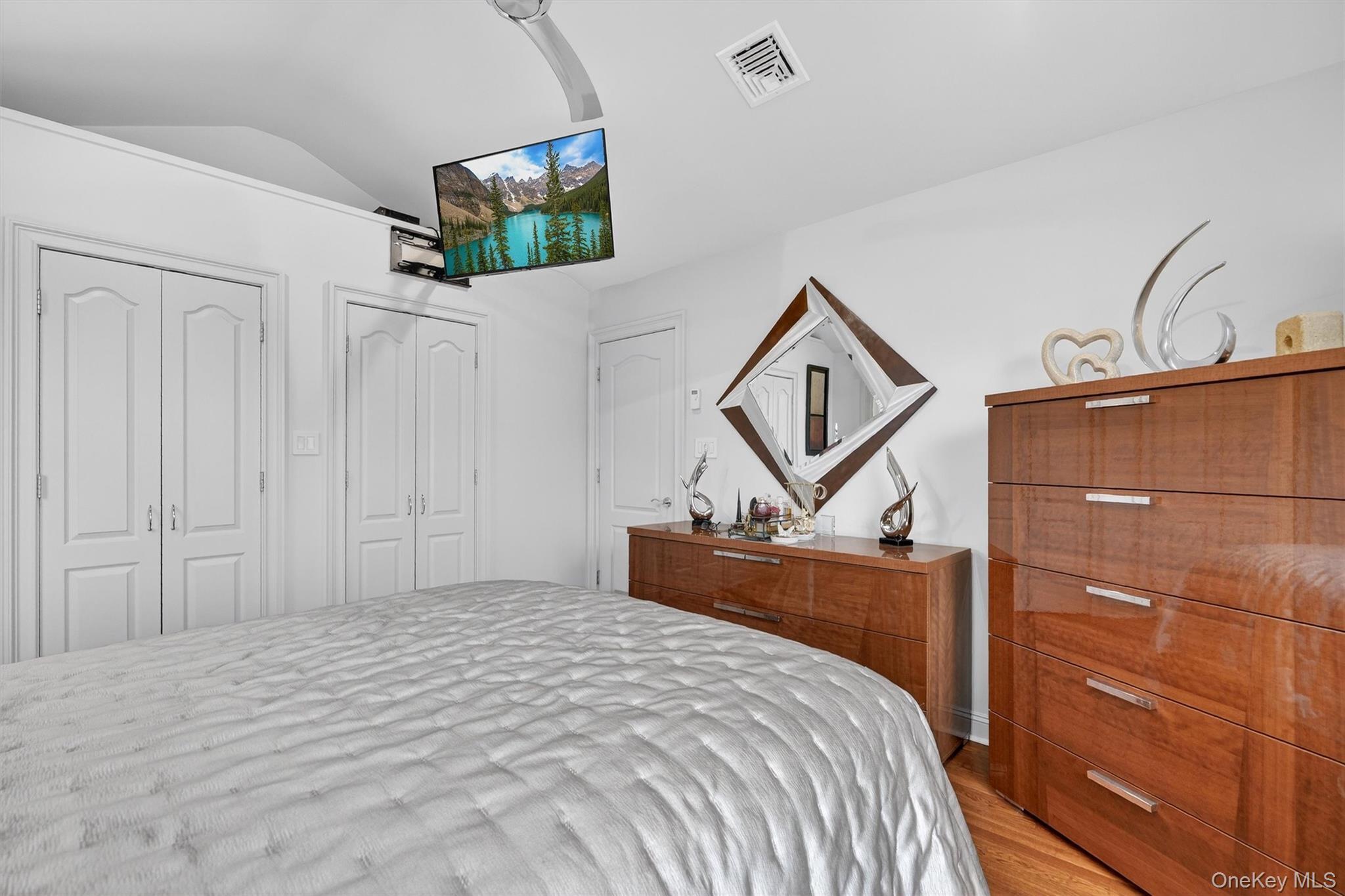 Single Family Agar  Bronx, NY 10465, MLS-962615-45