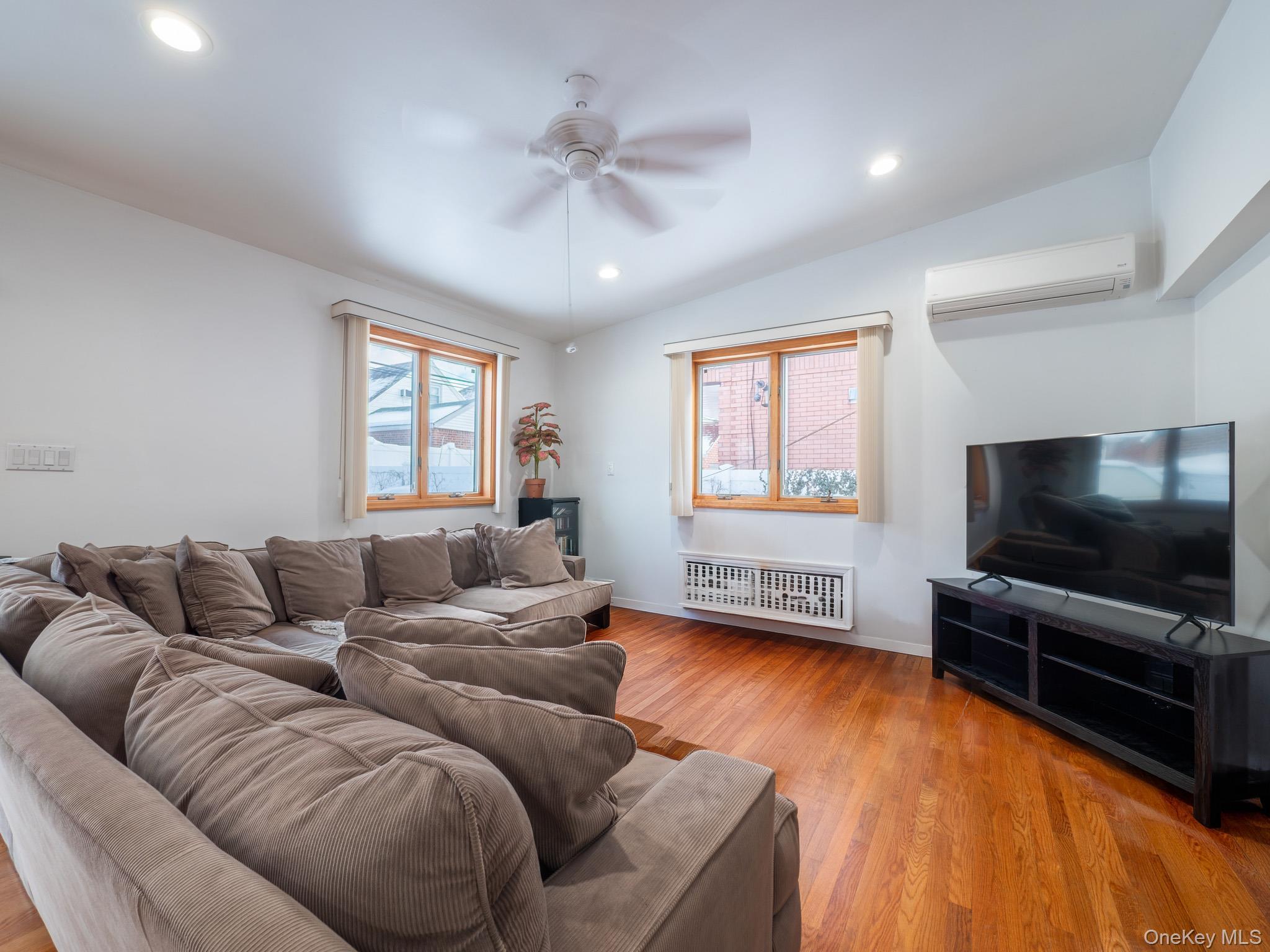 Single Family 179th  Queens, NY 11366, MLS-962810-20