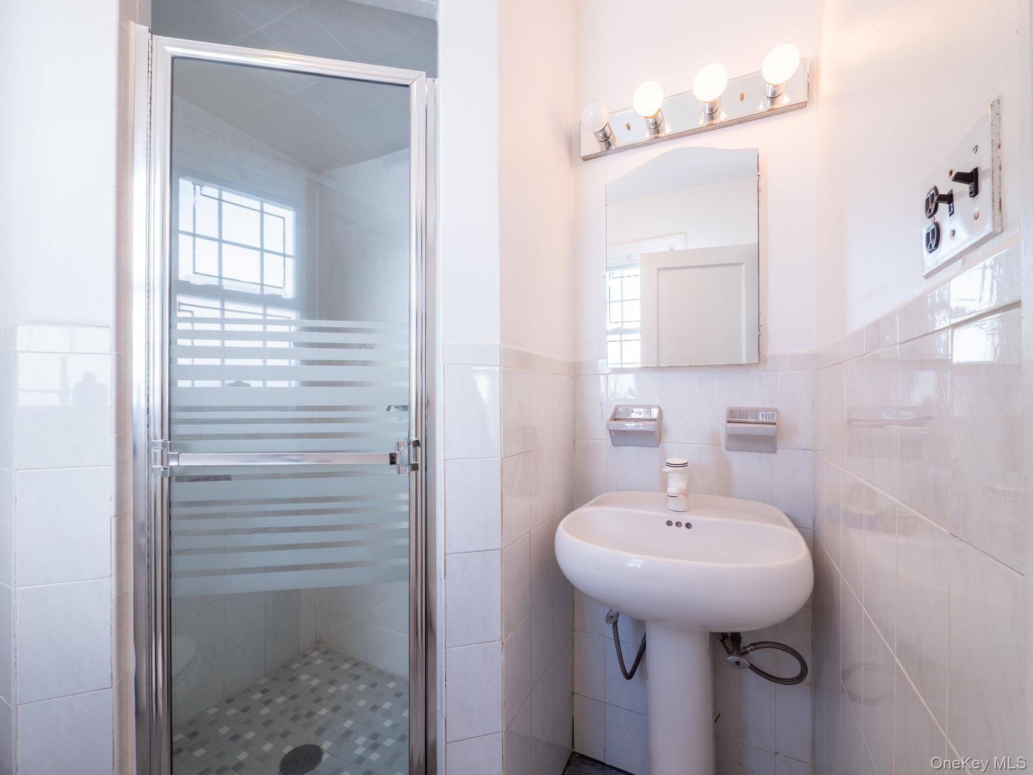 Single Family 179th  Queens, NY 11366, MLS-962810-24