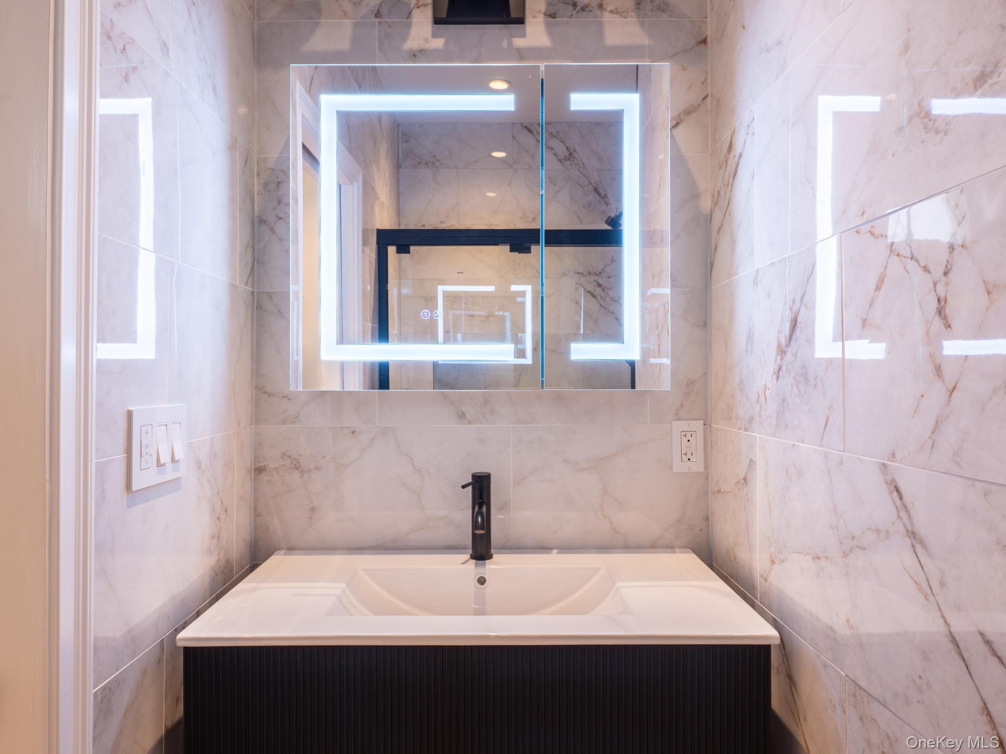 Single Family 180th  Queens, NY 11365, MLS-962830-39