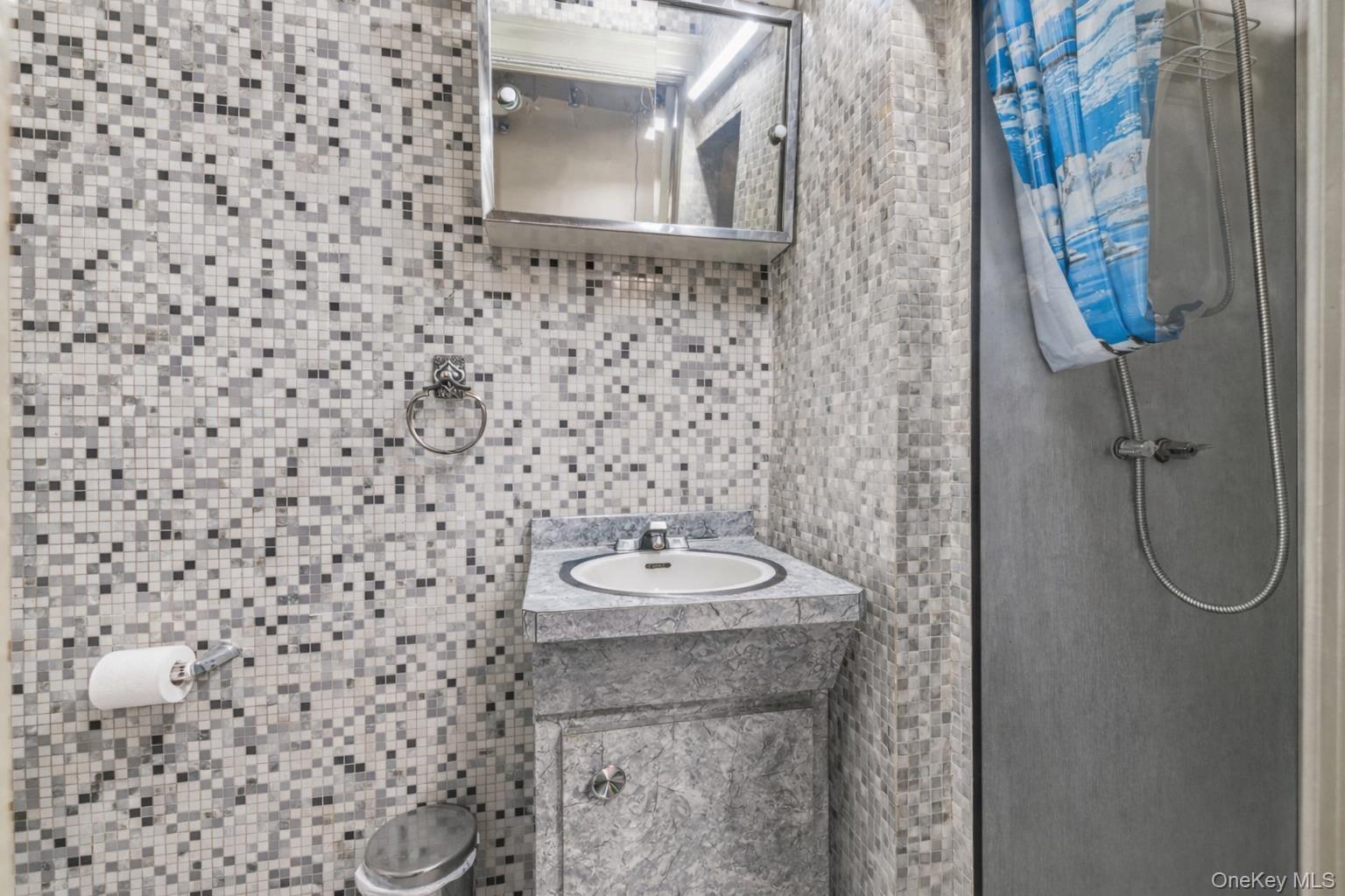 Single Family 21st Queens, NY 11105, MLS-962837-18